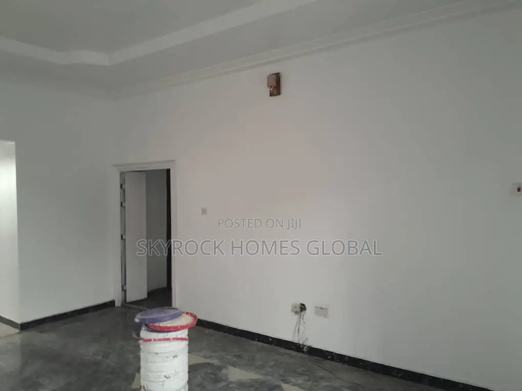 3bdrm Block of Flats in Ikota for rent