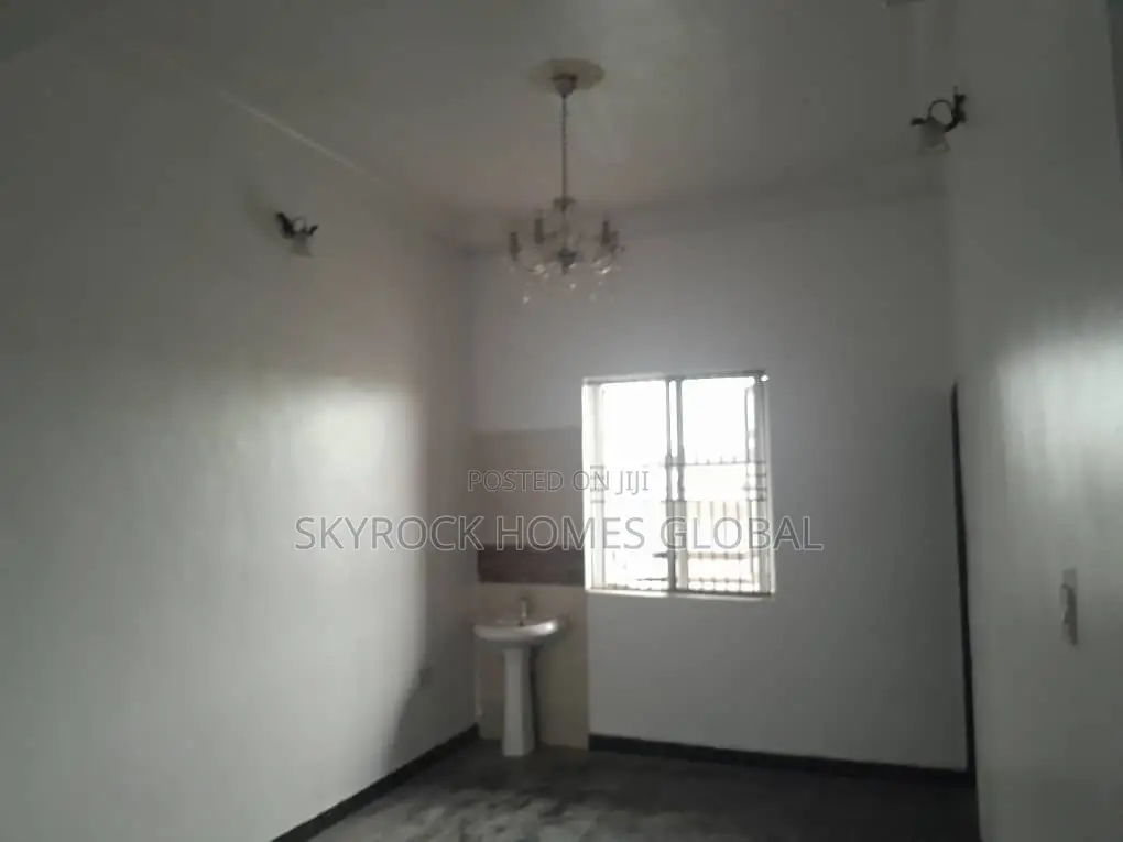 3bdrm Block of Flats in Ikota for rent