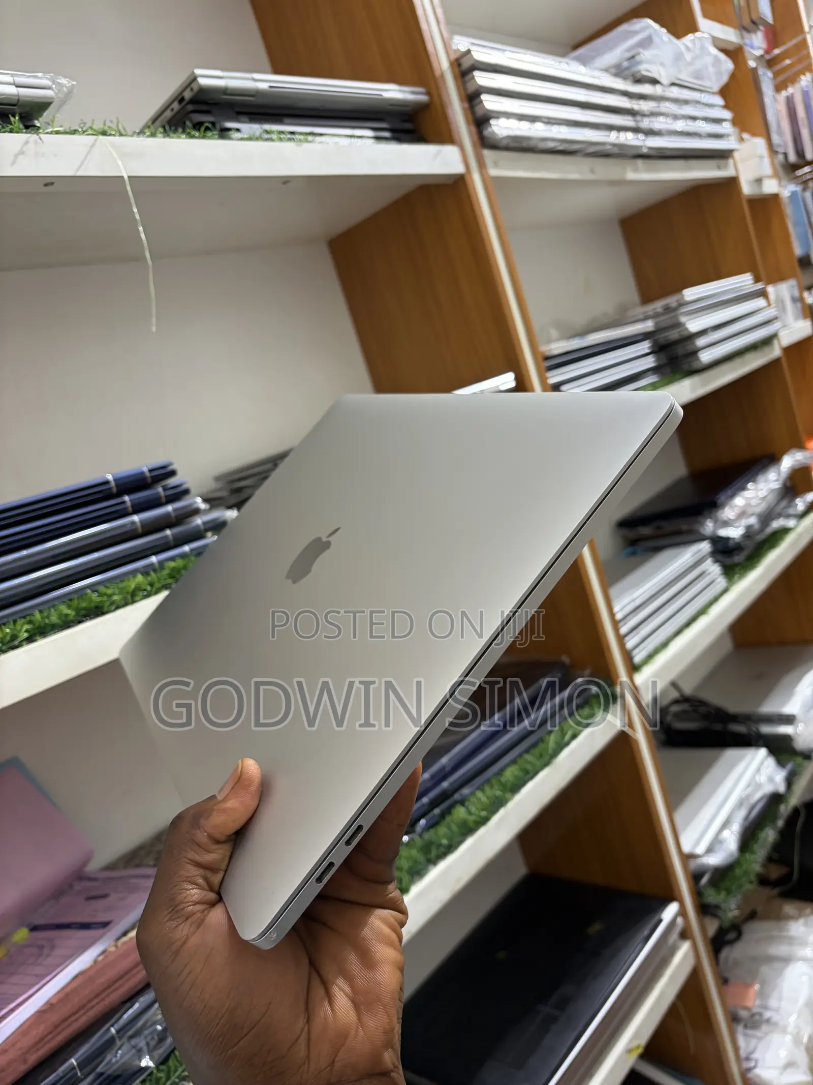 Laptop Apple MacBook Pro 2018 16GB Intel Core i7 SSD 256GB