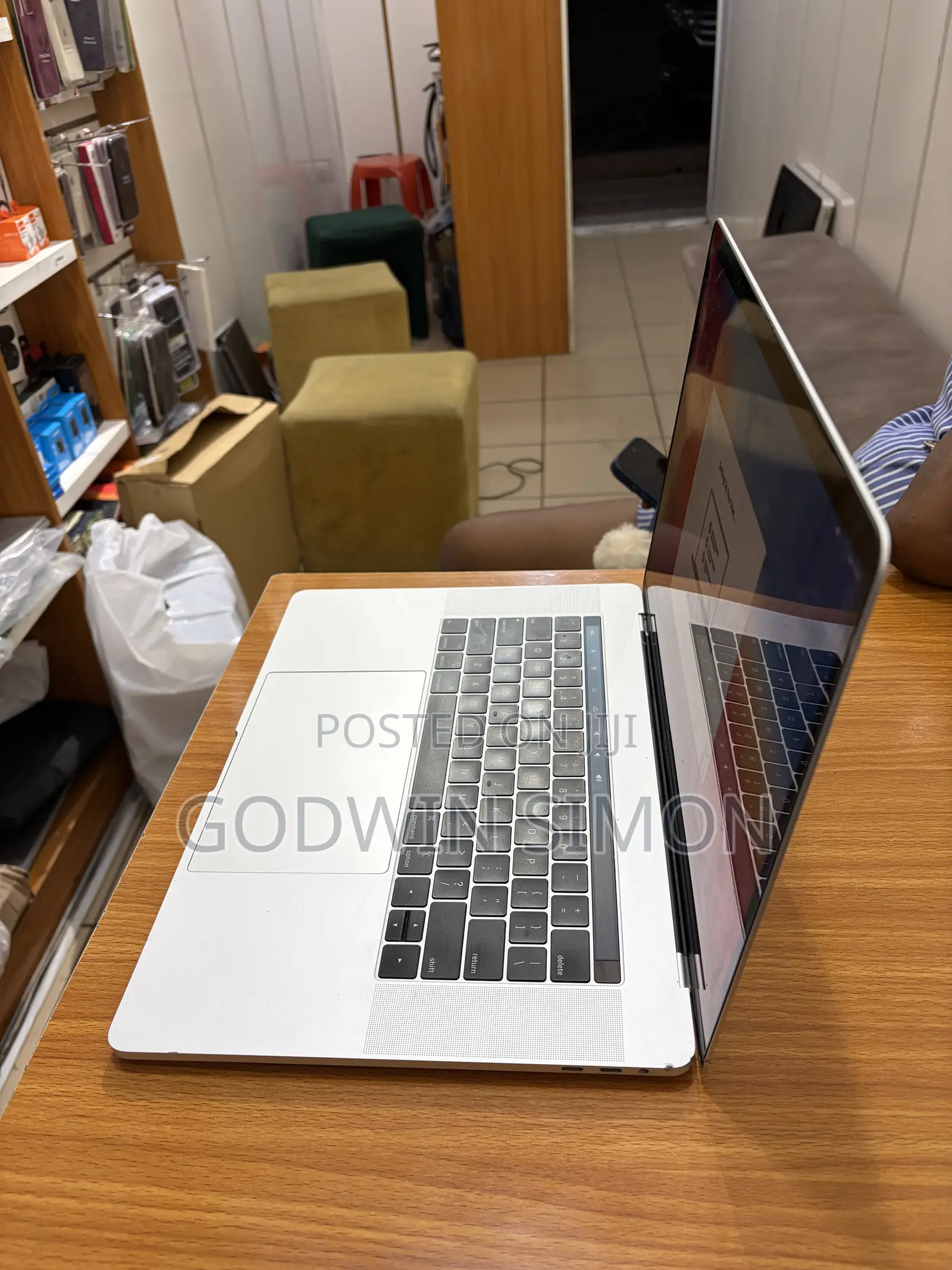 Laptop Apple MacBook Pro 2018 16GB Intel Core i7 SSD 256GB