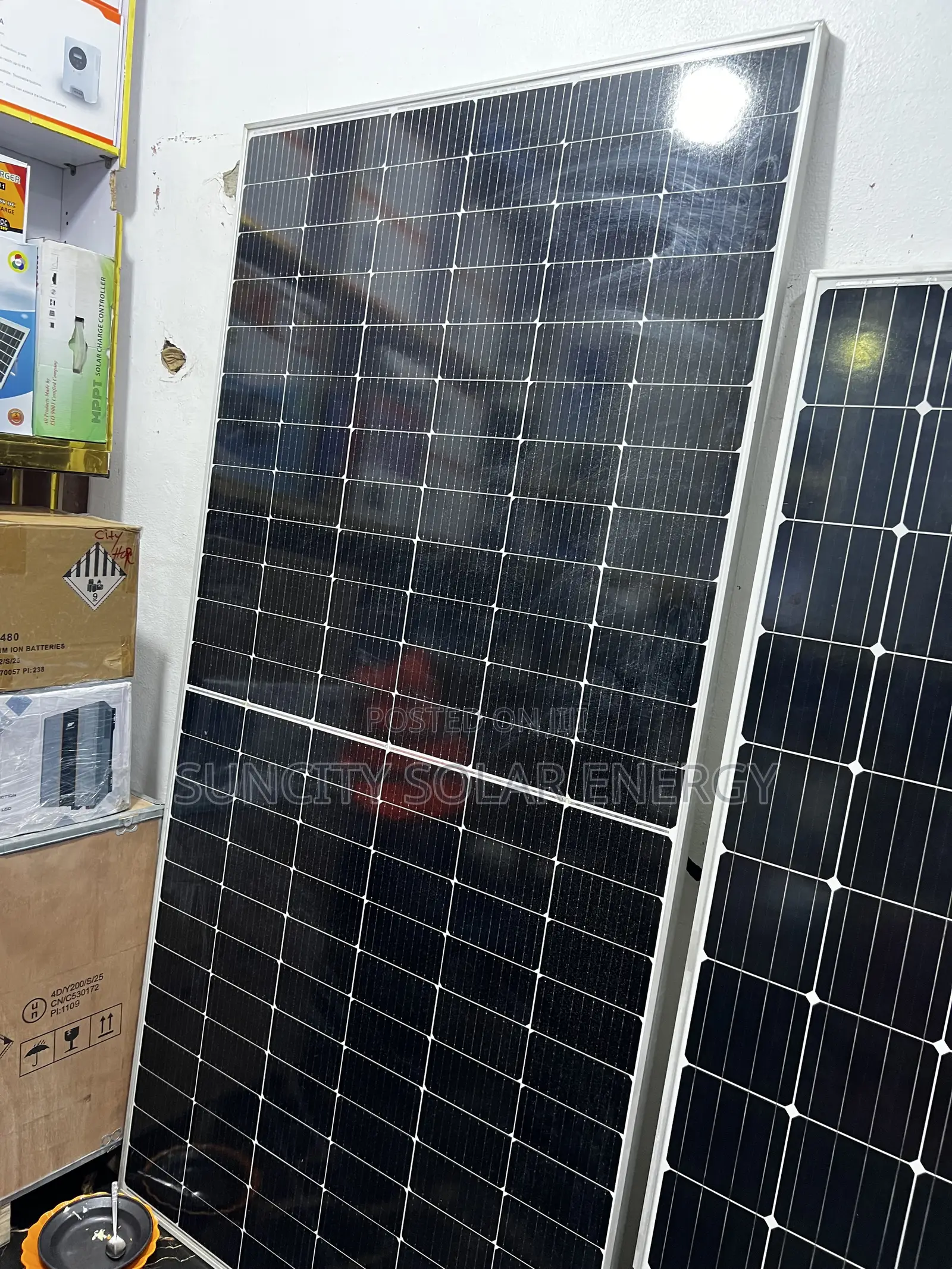 JINKO Non Bifacial 585w (144cells)(10Bb)(43v)