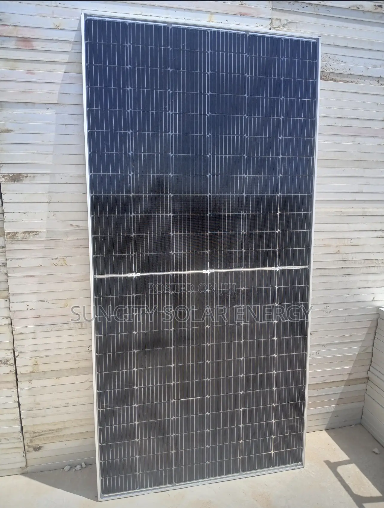 JINKO Non Bifacial 585w (144cells)(10Bb)(43v)