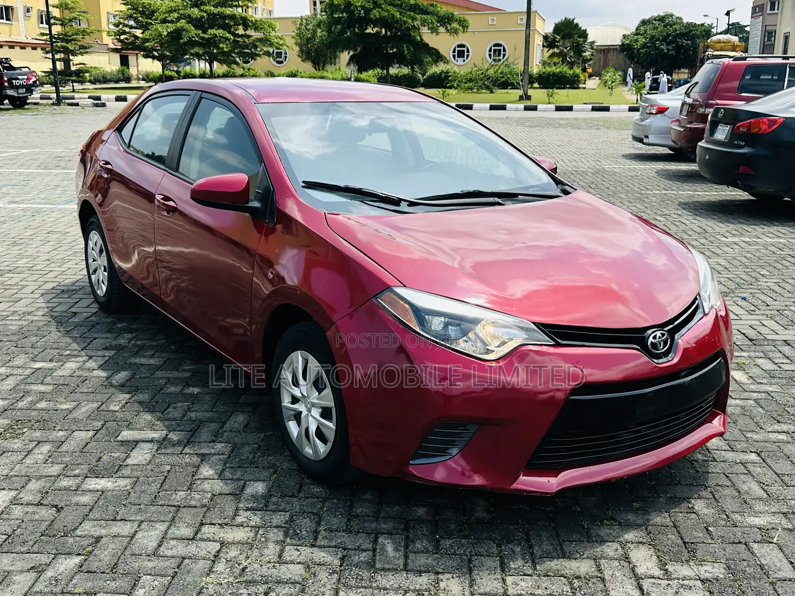 Toyota Corolla LE 4dr Sedan (1.8L 4cyl CVT) 2014 Red