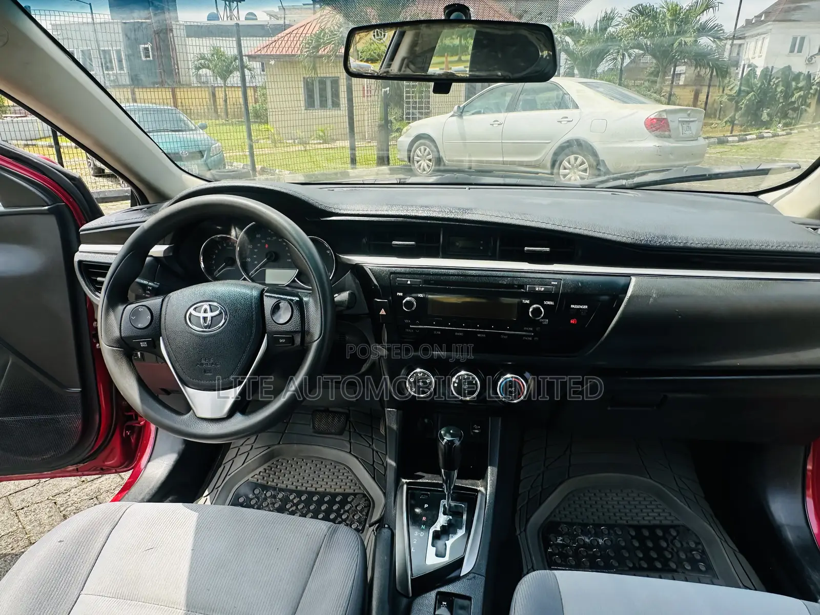 Toyota Corolla LE 4dr Sedan (1.8L 4cyl CVT) 2014 Red