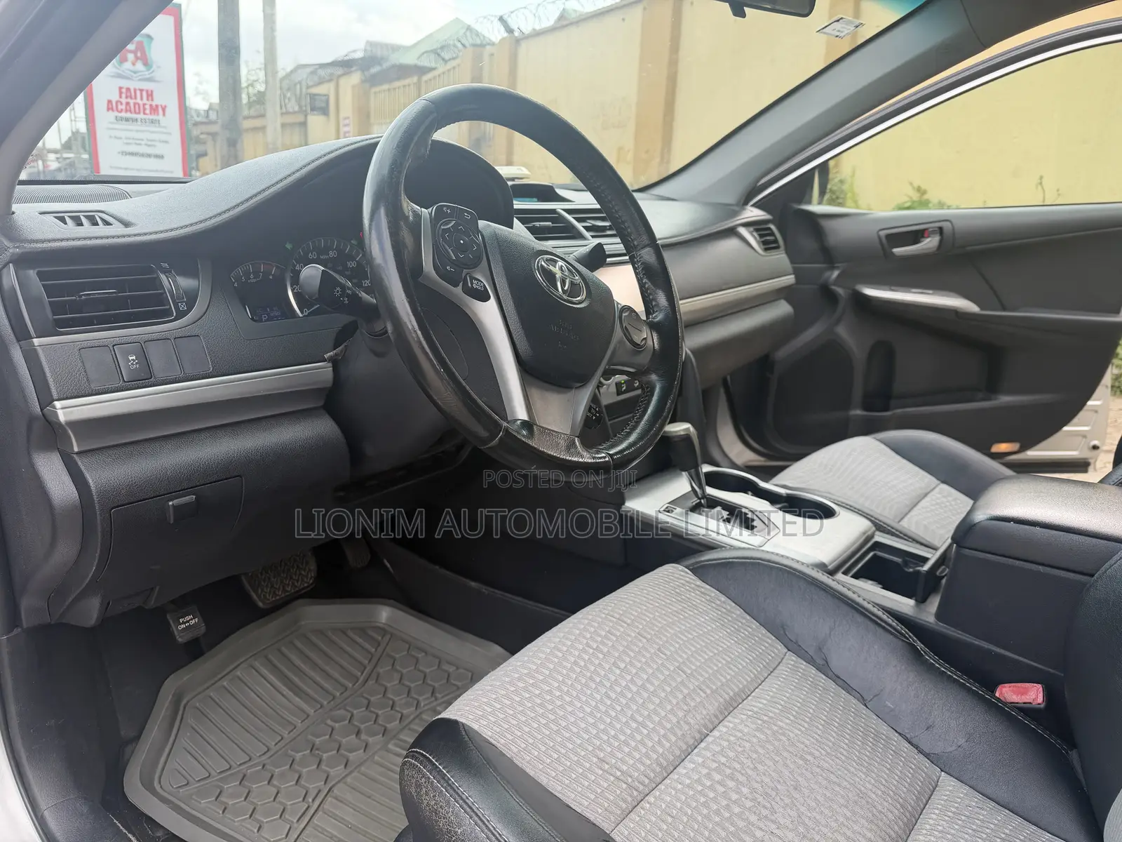 Toyota Camry SE 4dr Sedan (2.5L 4cyl 6A) 2012 Silver