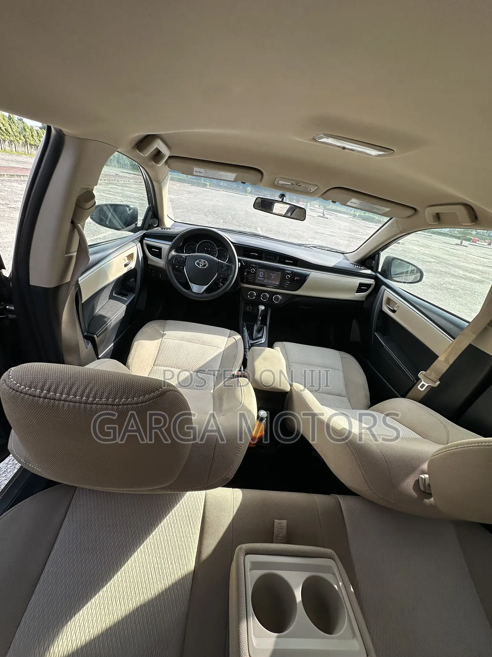 Toyota Corolla LE 4dr Sedan (1.8L 4cyl CVT) 2016 Gold