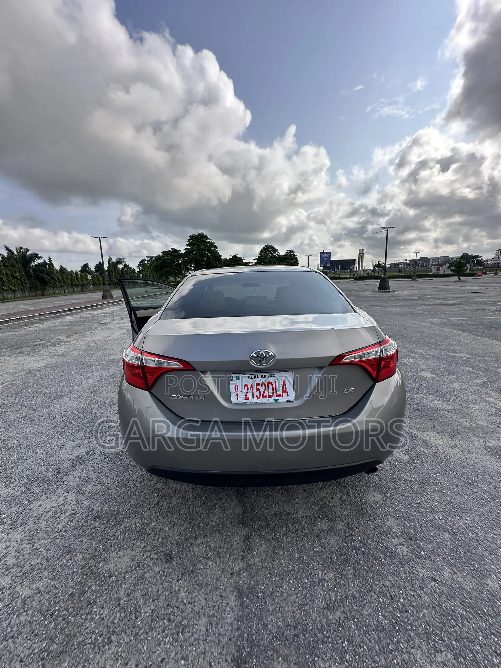Toyota Corolla LE 4dr Sedan (1.8L 4cyl CVT) 2016 Gold