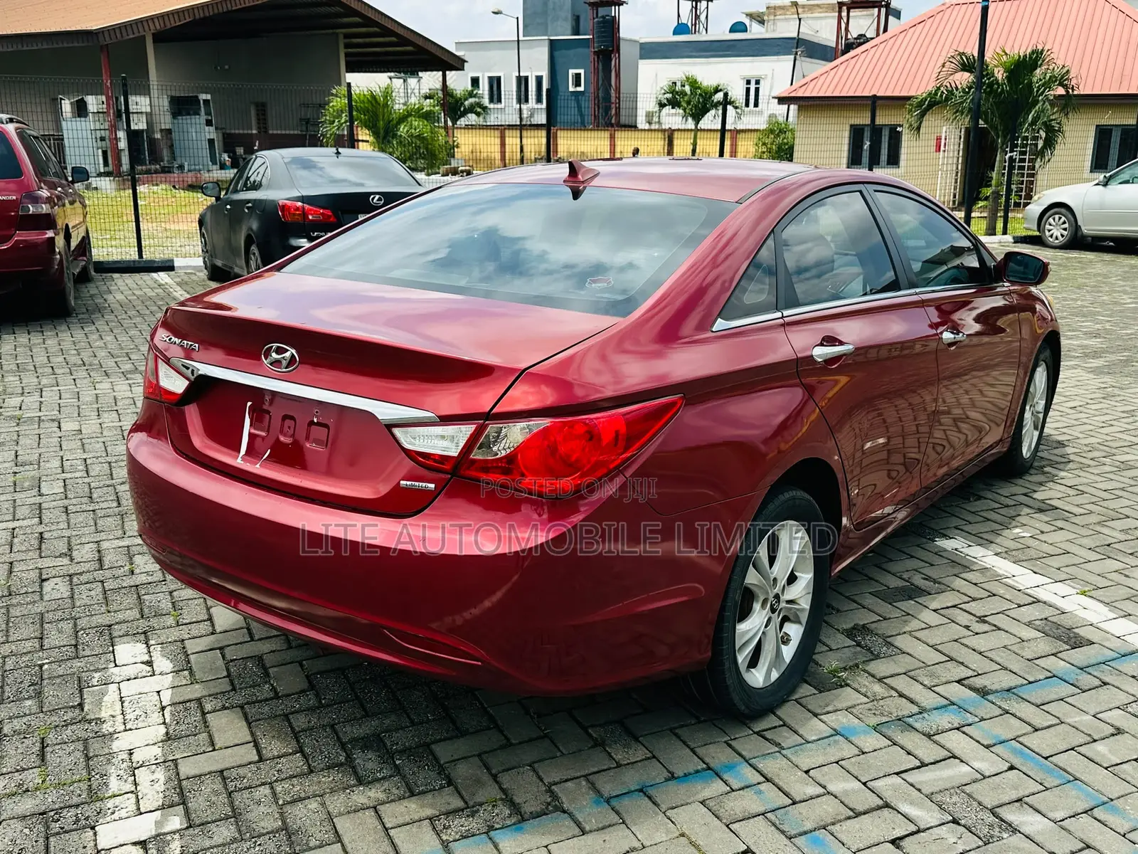 Hyundai Sonata Limited Sedan FWD (2.4L 4cyl 6A) 2011 Red