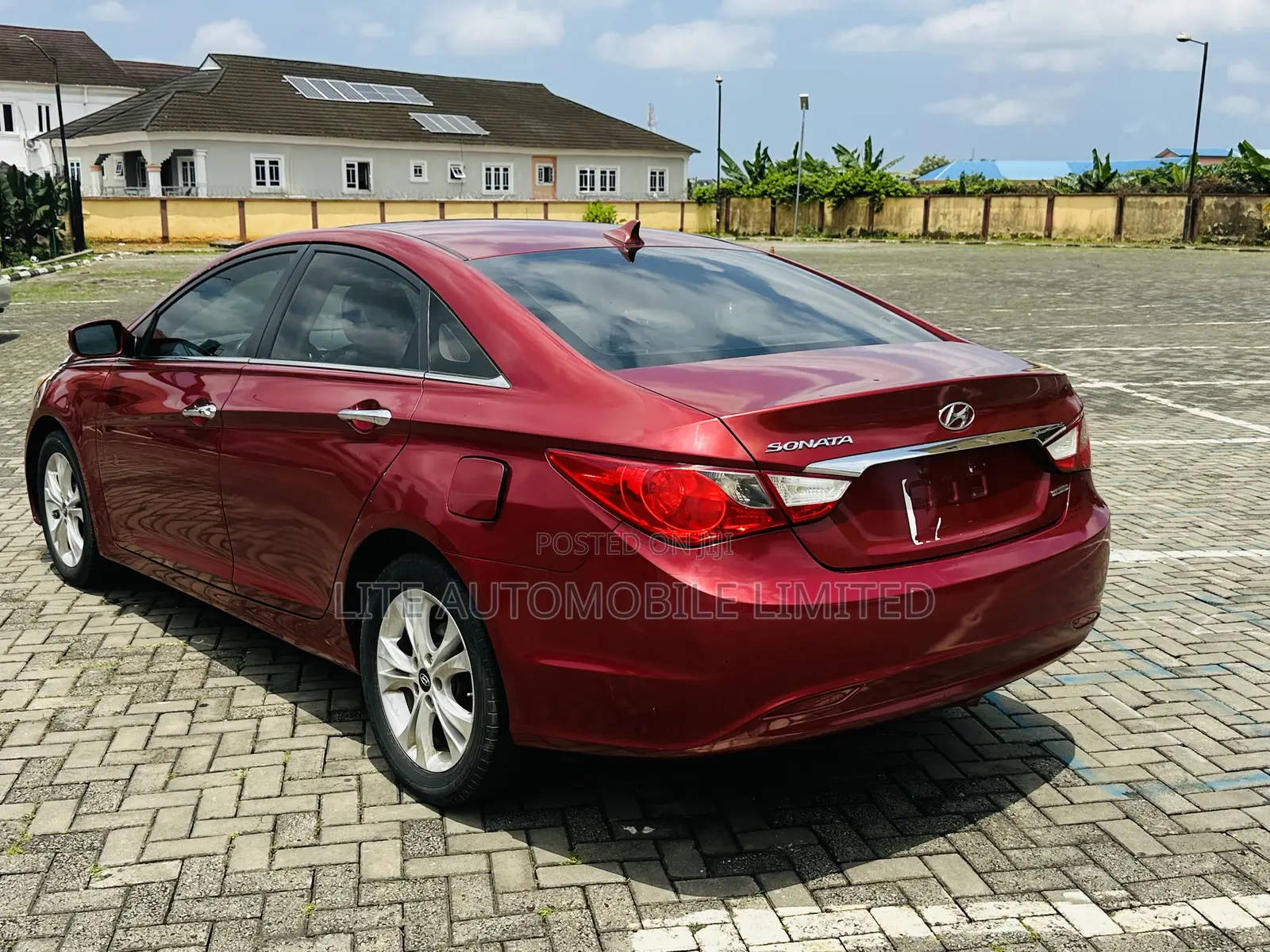 Hyundai Sonata Limited Sedan FWD (2.4L 4cyl 6A) 2011 Red