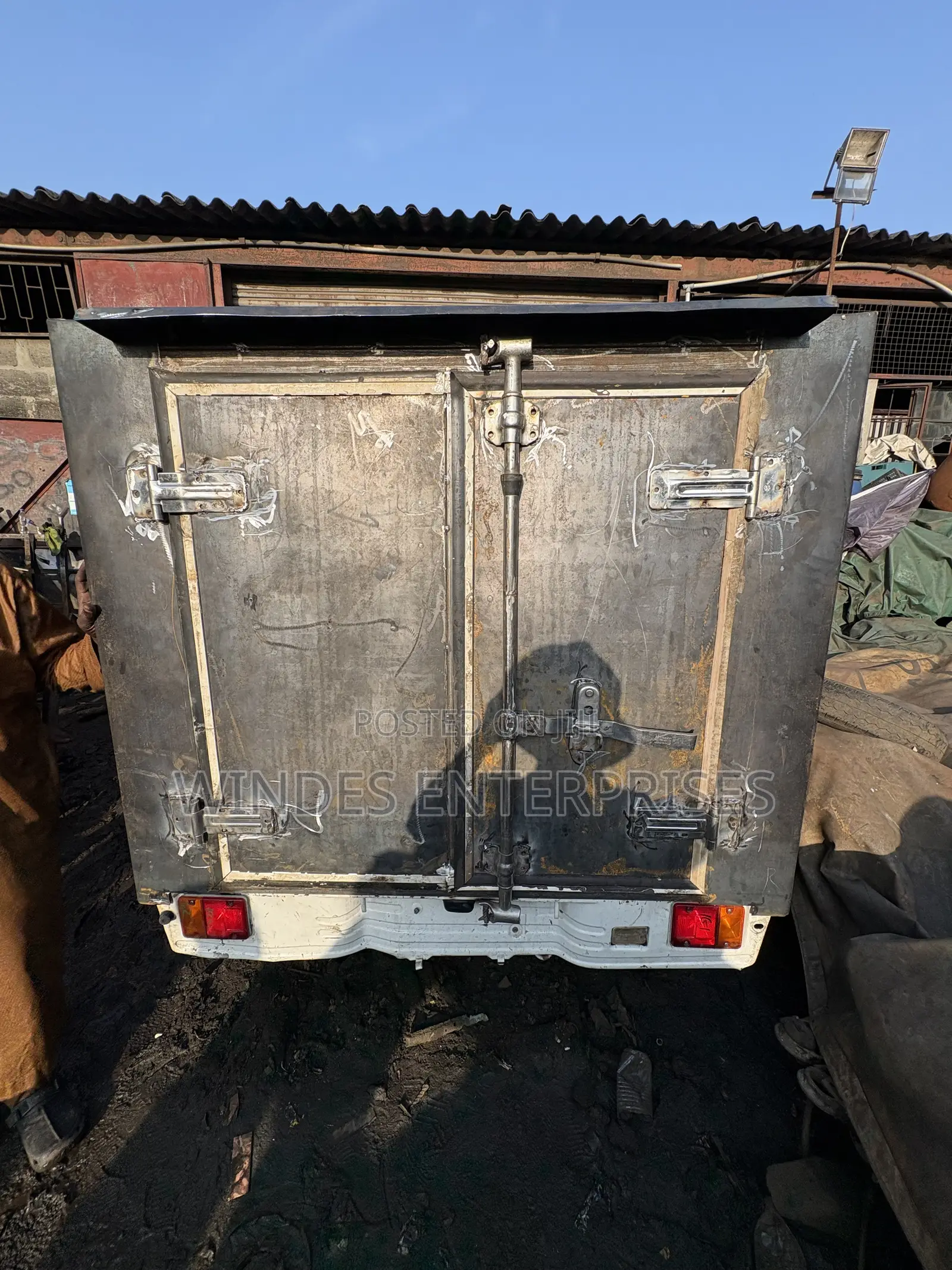 DAIHATSU HIJET MINI TRUCK + Fabricated Cold Room