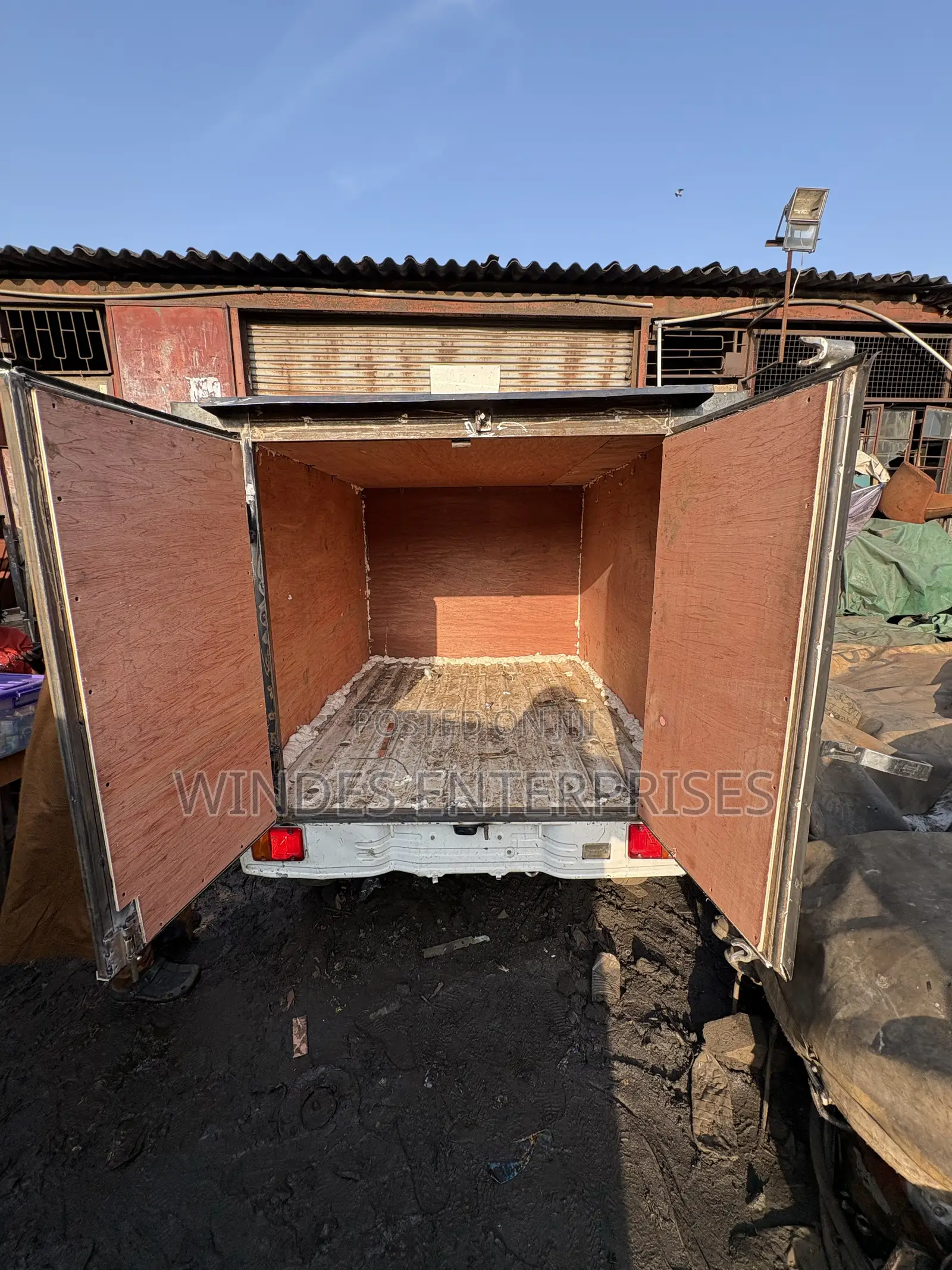 DAIHATSU HIJET MINI TRUCK + Fabricated Cold Room