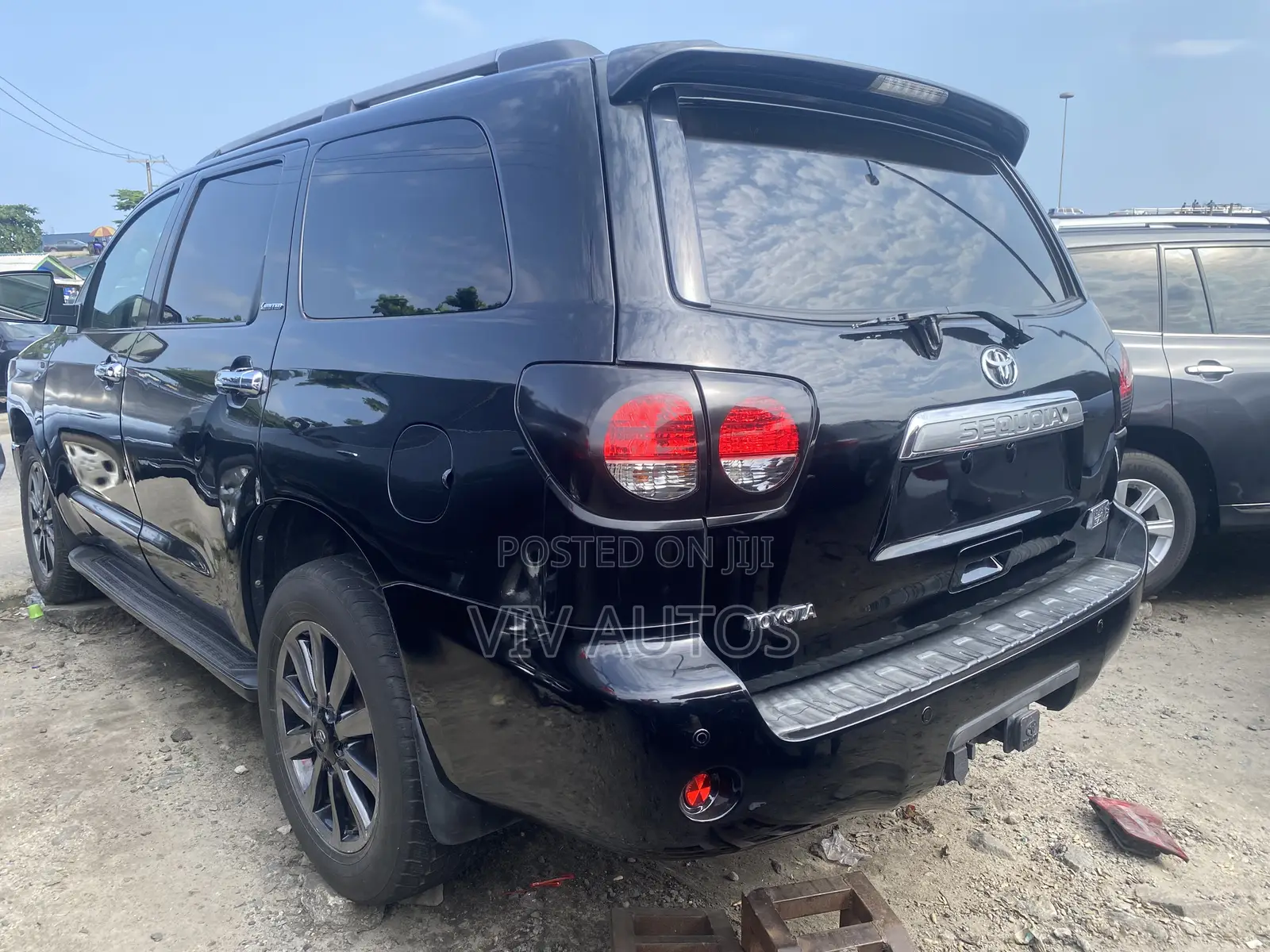 Toyota Sequoia Platinum 4dr SUV 4WD (5.7L 8cyl 6A) 2015 Black