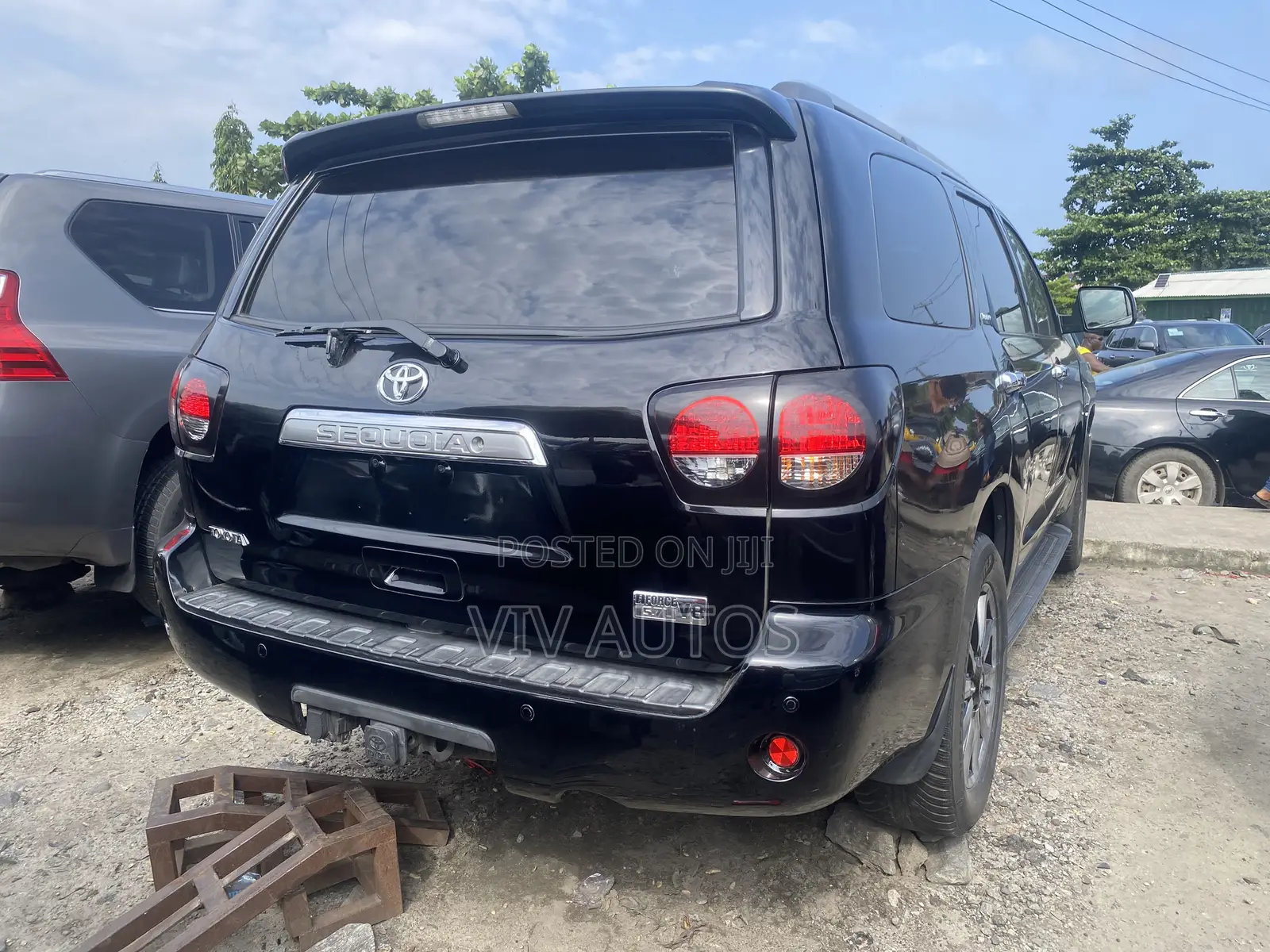 Toyota Sequoia Platinum 4dr SUV 4WD (5.7L 8cyl 6A) 2015 Black