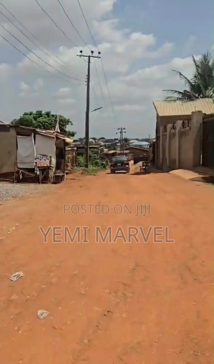 Plot of Land With Borehole, Fenced, 10 Secs Drive to the Tarred Road