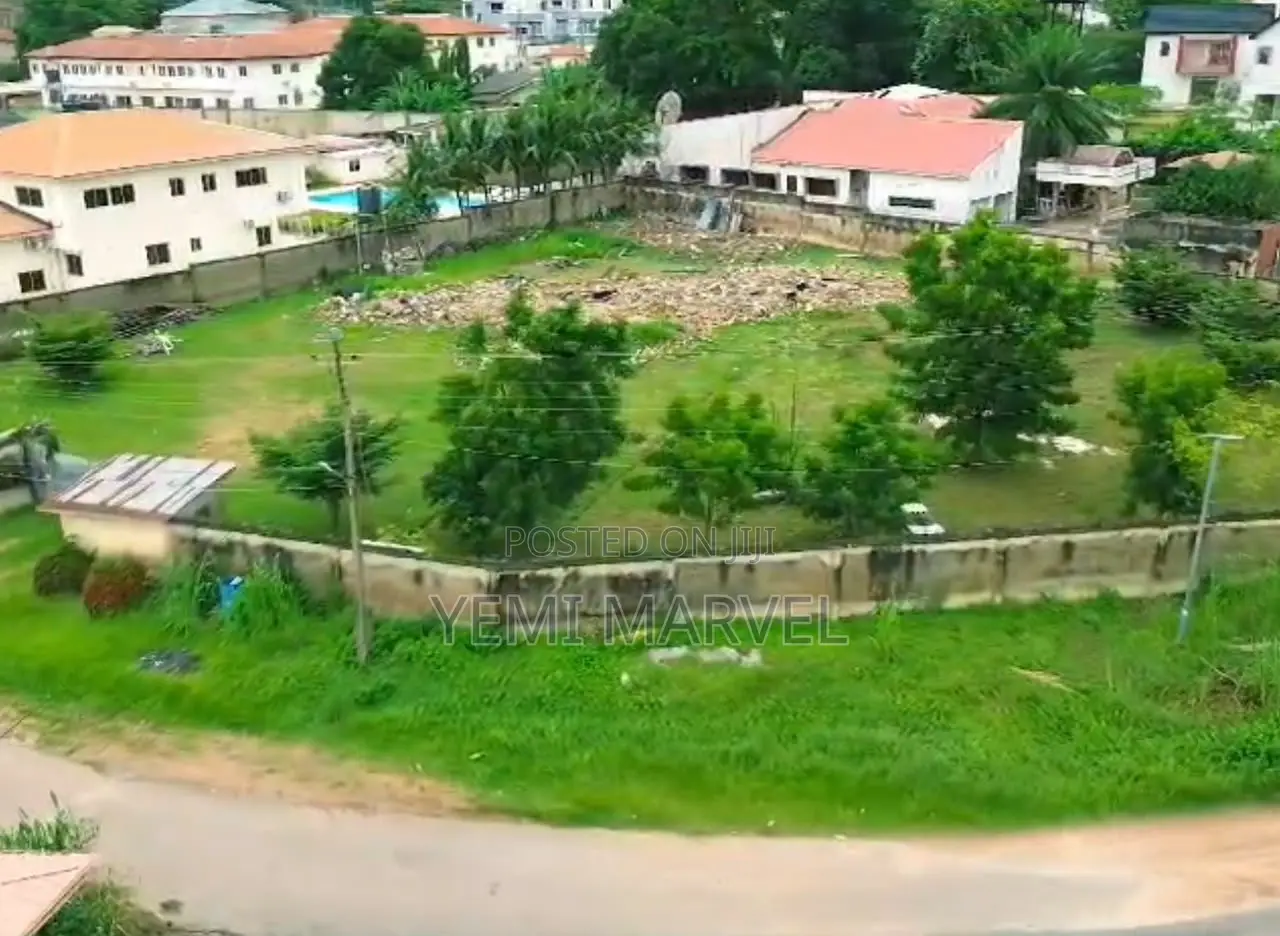 831sqm Inside Kobiowu Crescent Iyaganku GRA, Ibadan With C of O