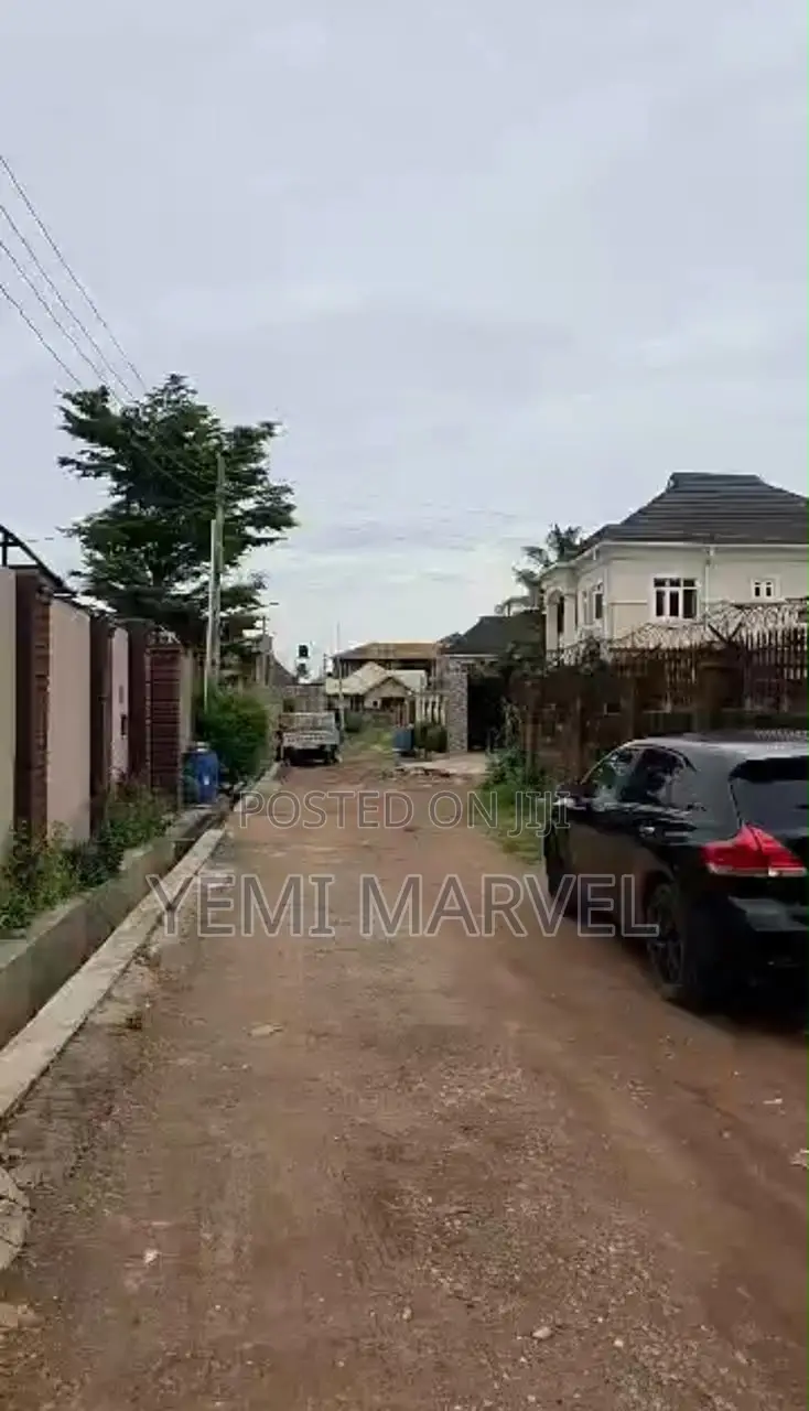 6bdrm Block of Flats in Emmanuel Estate, Off, Idishin for sale