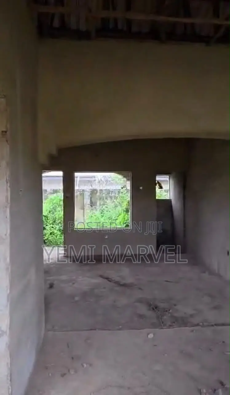 6bdrm Block of Flats in Emmanuel Estate, Off, Idishin for sale