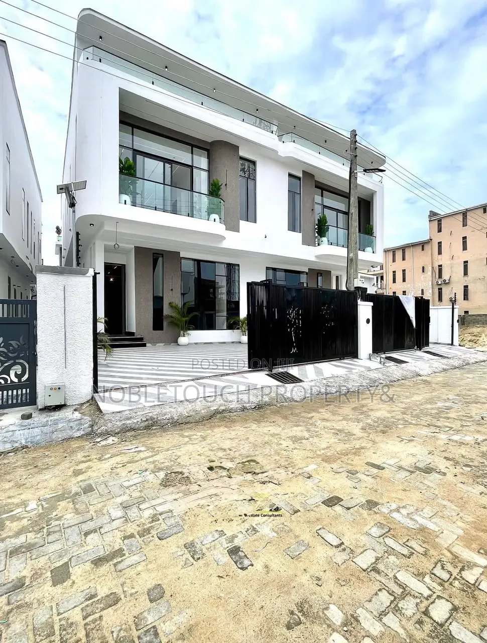 4bdrm Duplex in Ikota Lekki Lagos for sale