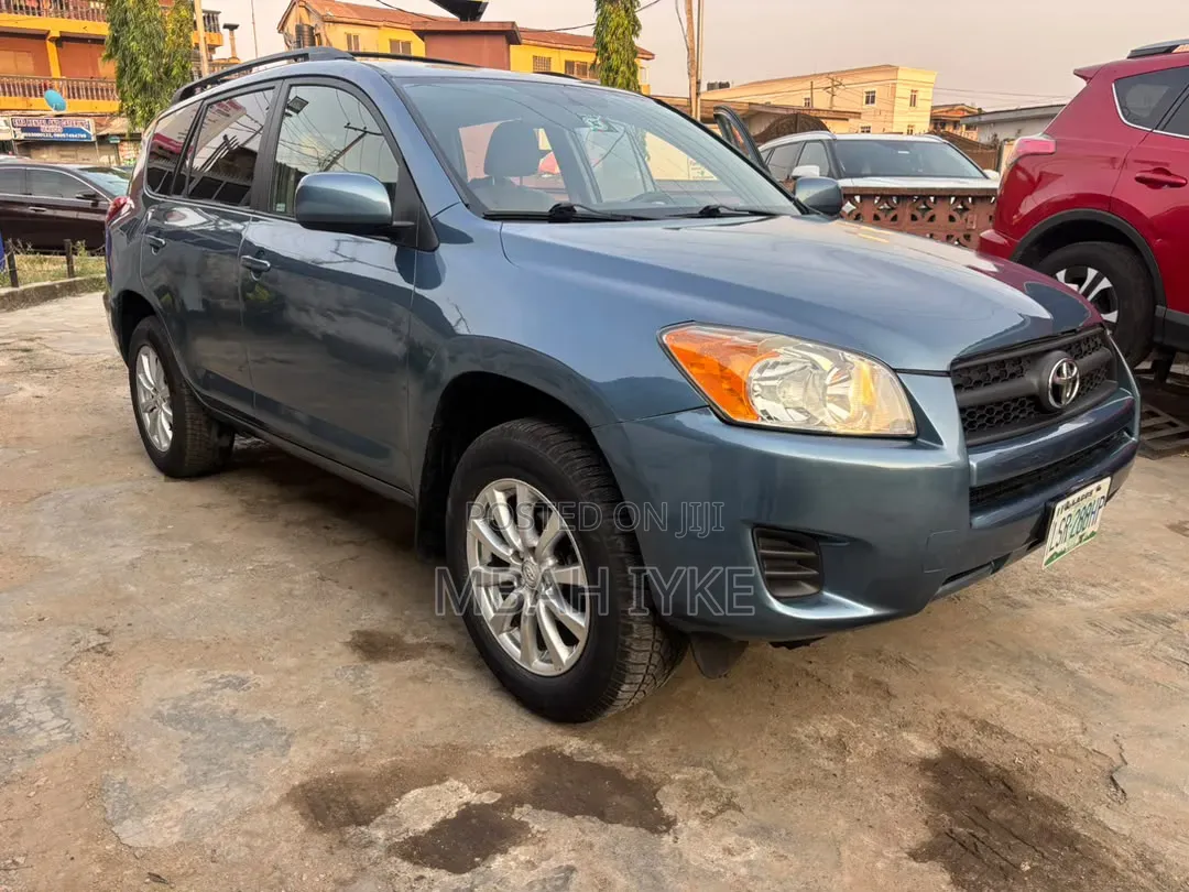 Toyota RAV4 2010 Blue