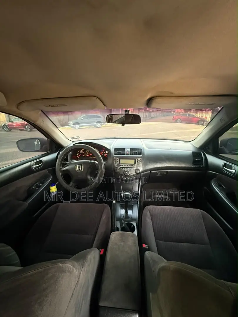 Honda Accord 2005 Silver
