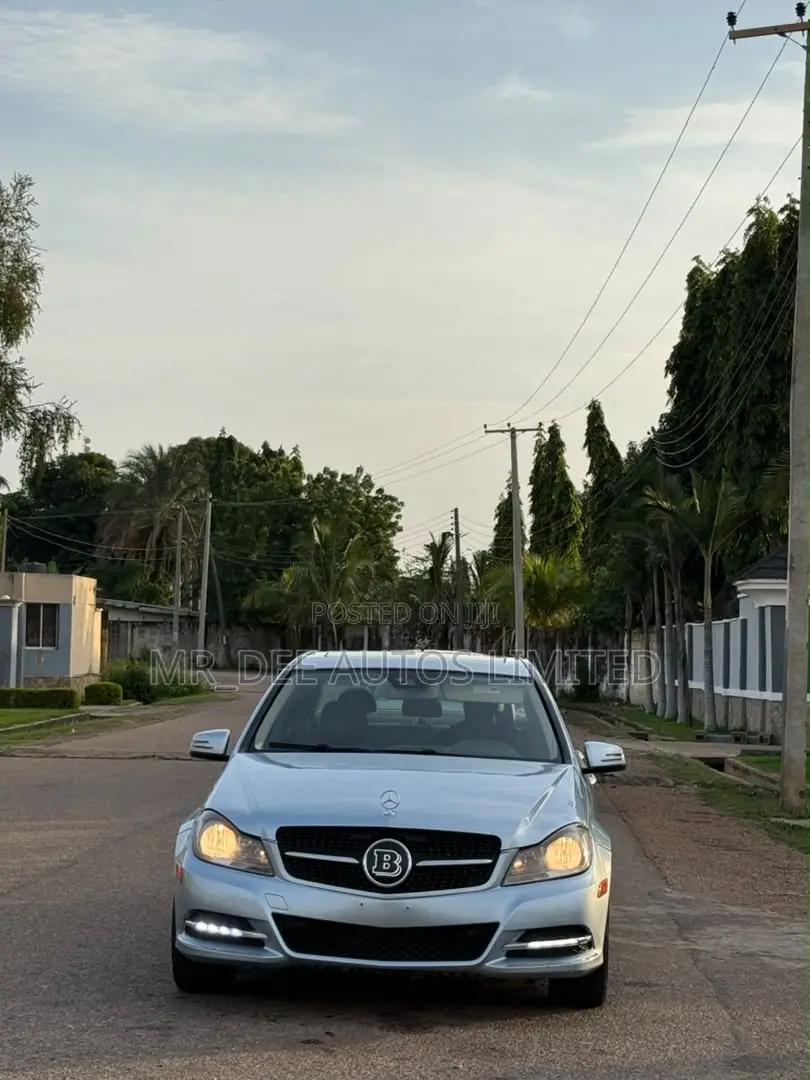 Mercedes-Benz C300 2014 Blue