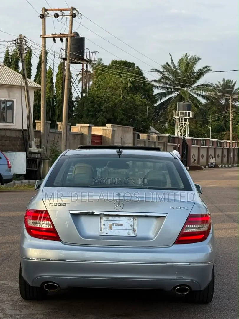 Mercedes-Benz C300 2014 Blue
