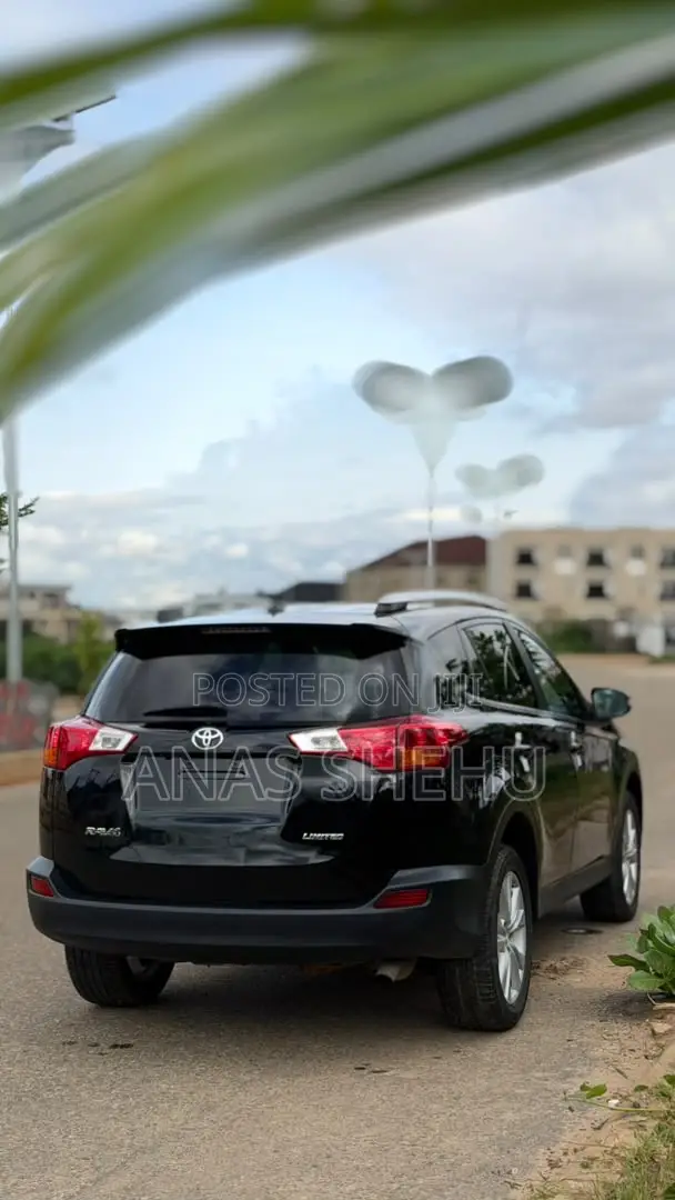 Toyota RAV4 Limited 4dr SUV AWD (2.5L 4cyl 6A) 2015 Gray