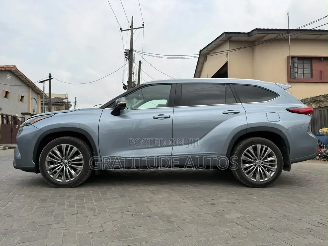 Toyota Highlander Platinum 2022 Blue