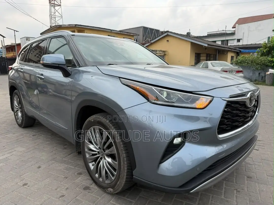 Toyota Highlander Platinum 2022 Blue