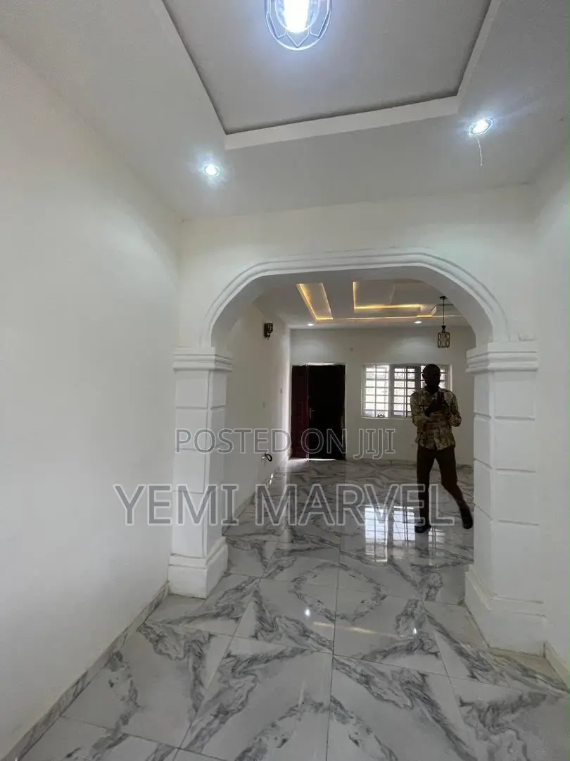 2bdrm Block of Flats in Ireakari Estate, for rent