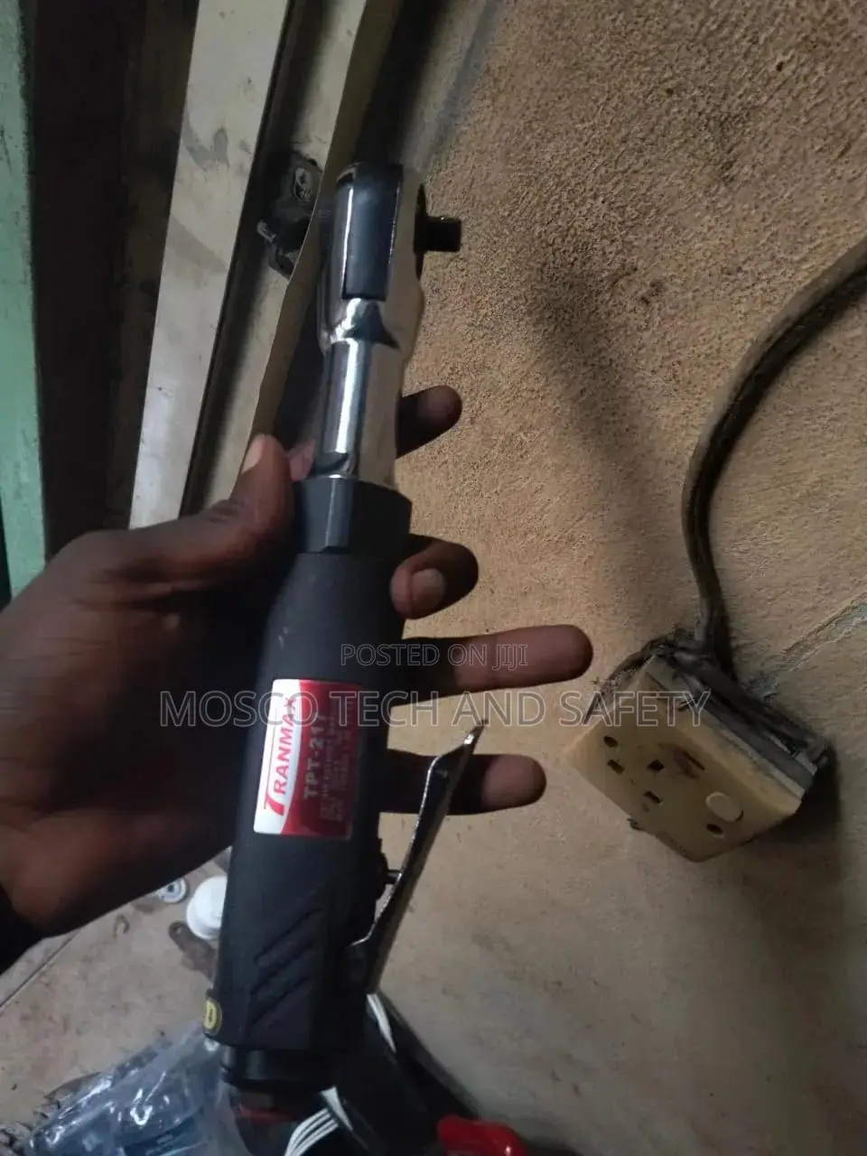 Heavy-Duty Pneumatic Air Ratchet Wrench