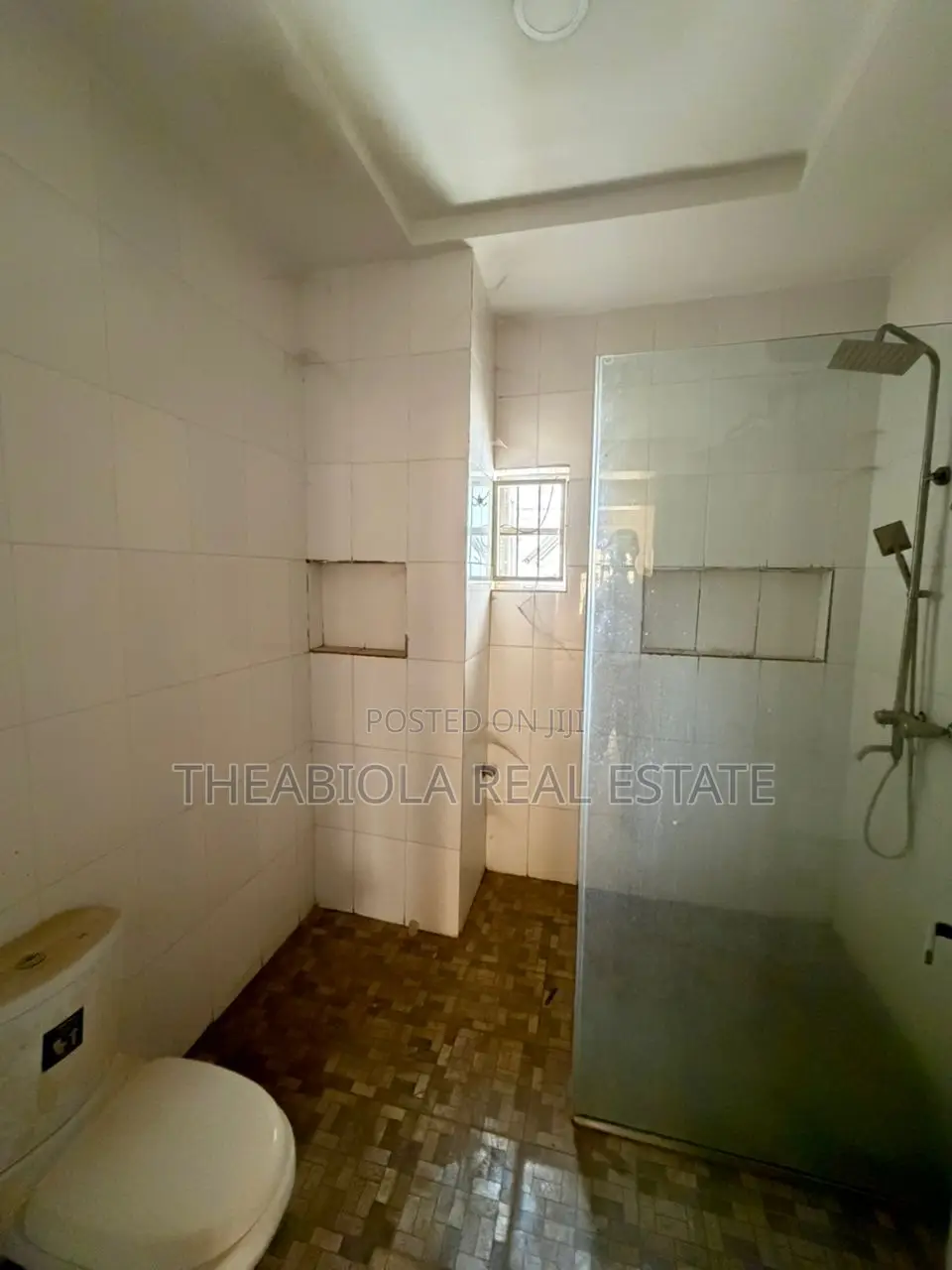 5bdrm Townhouse / Terrace in Guzape, Abuja for rent