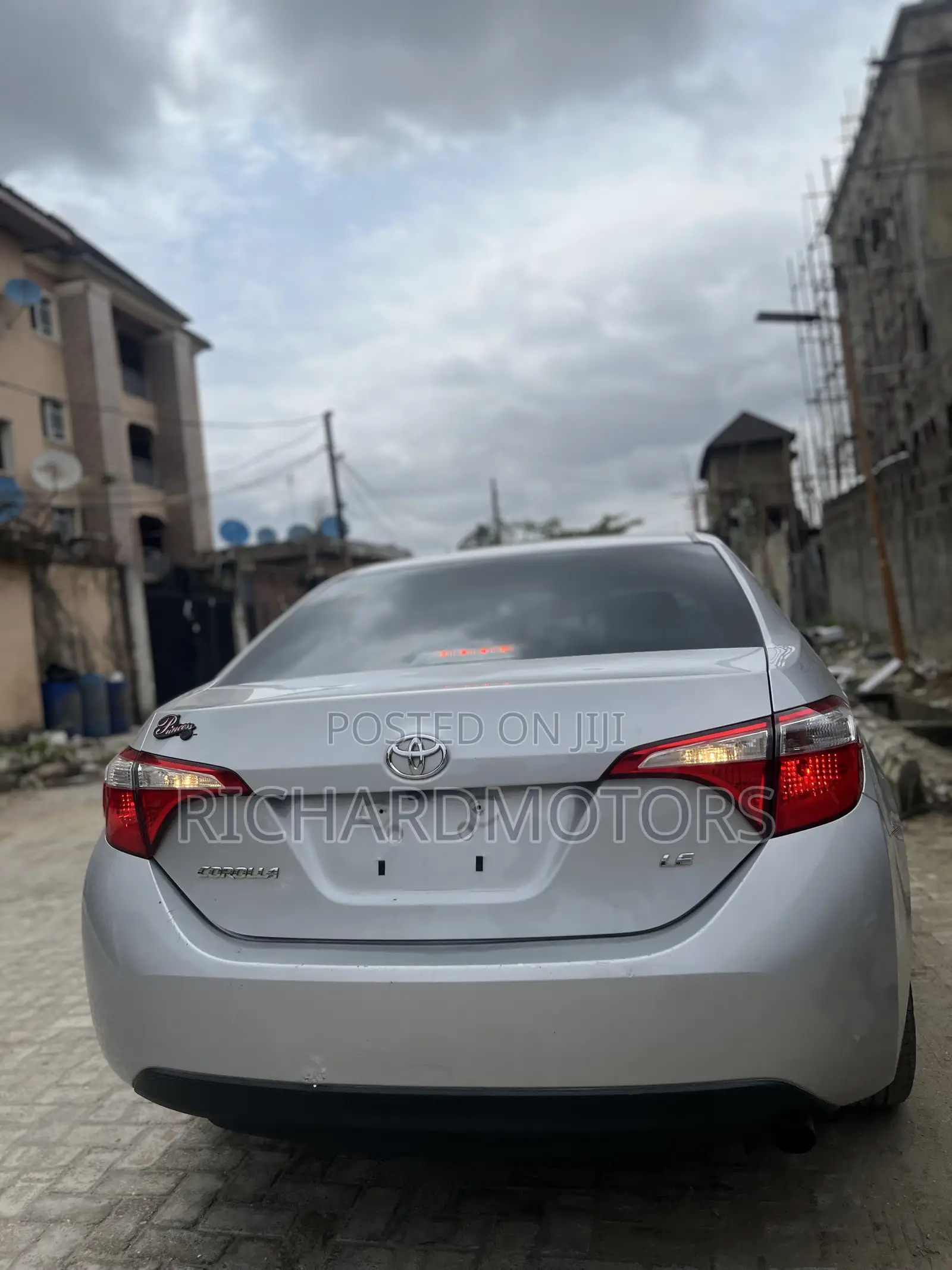 Toyota Corolla LE Premium 4dr Sedan (1.8L 4cyl CVT) 2016 Silver