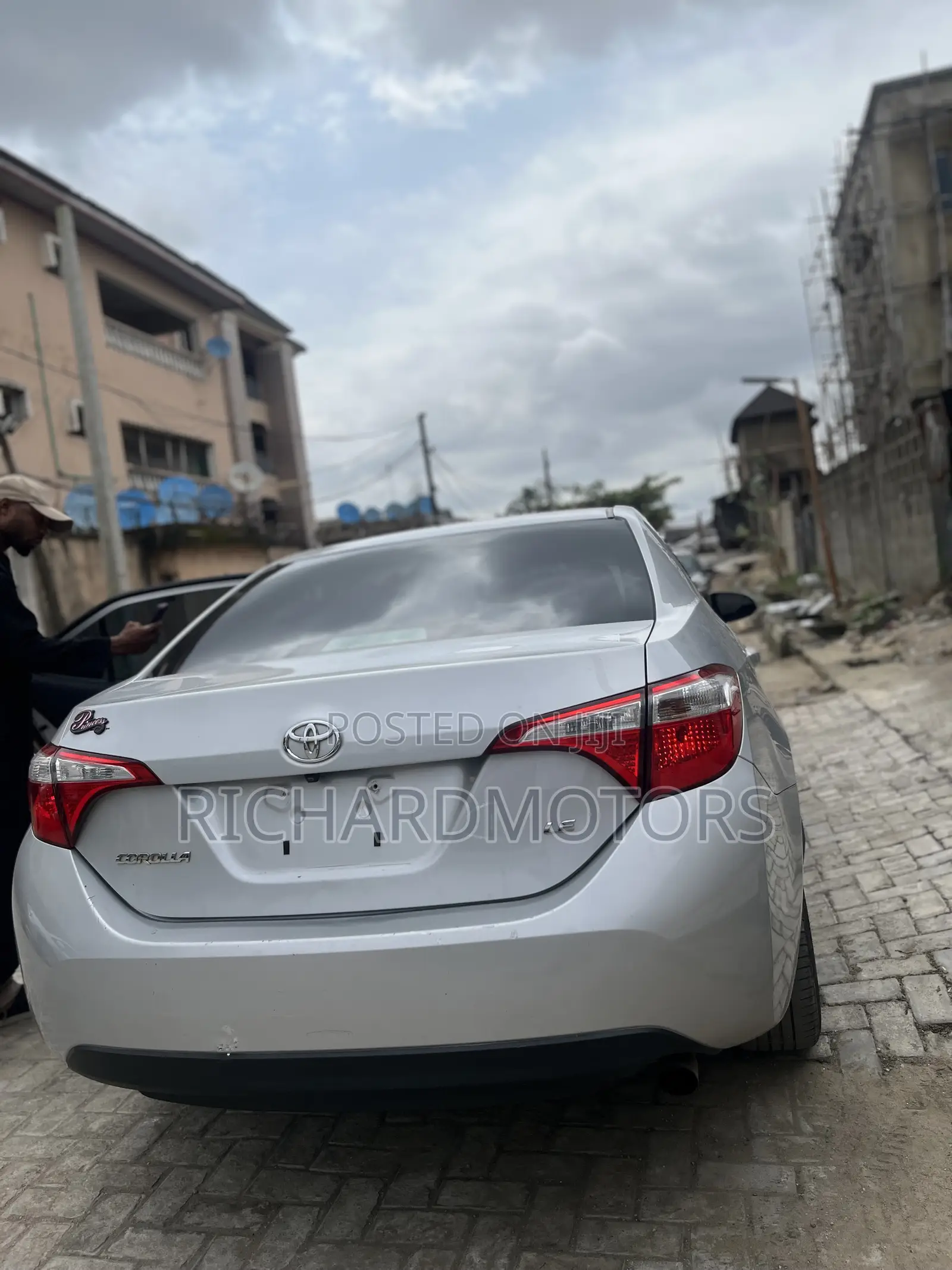 Toyota Corolla LE Premium 4dr Sedan (1.8L 4cyl CVT) 2016 Silver