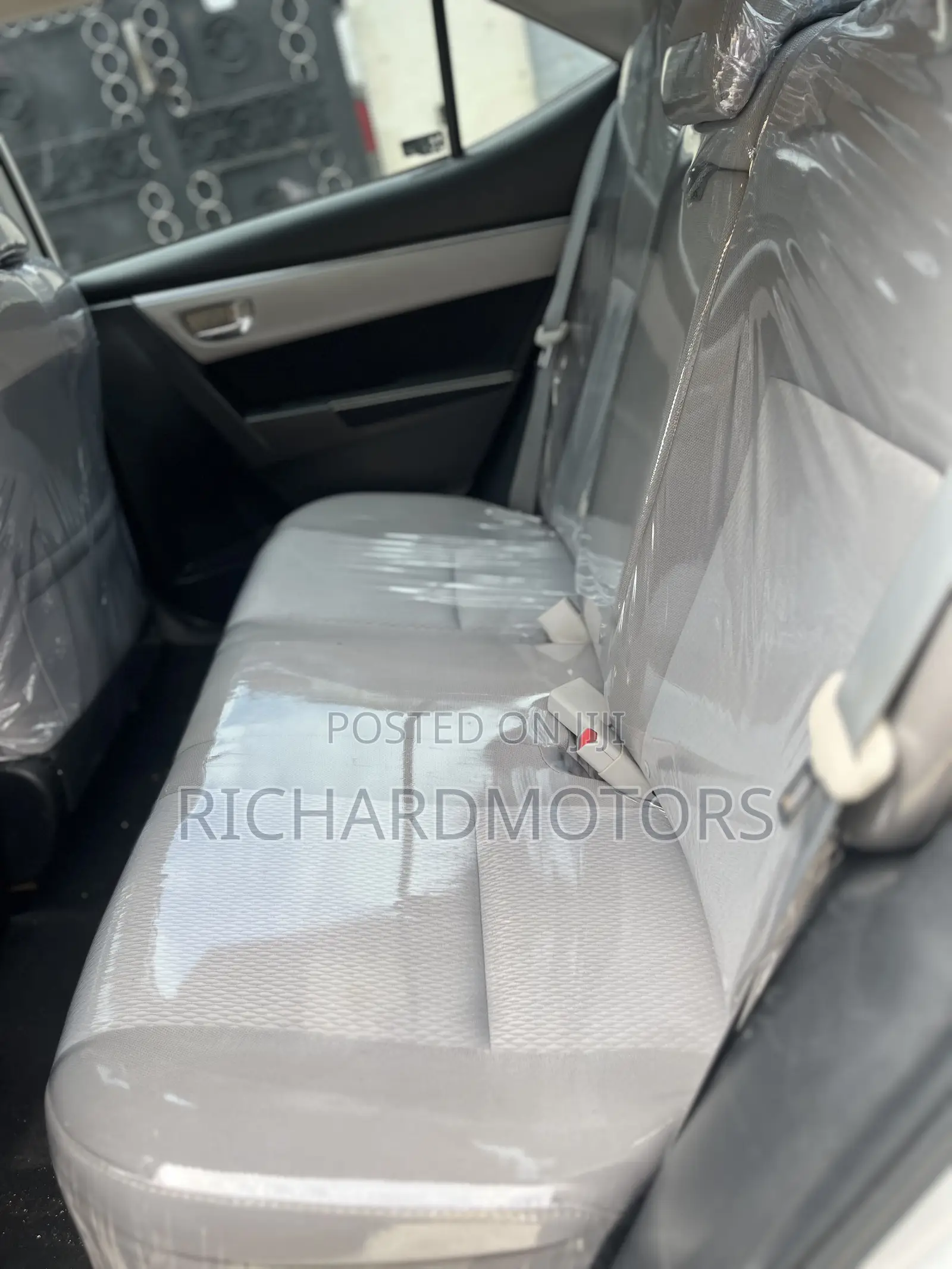 Toyota Corolla LE Premium 4dr Sedan (1.8L 4cyl CVT) 2016 Silver