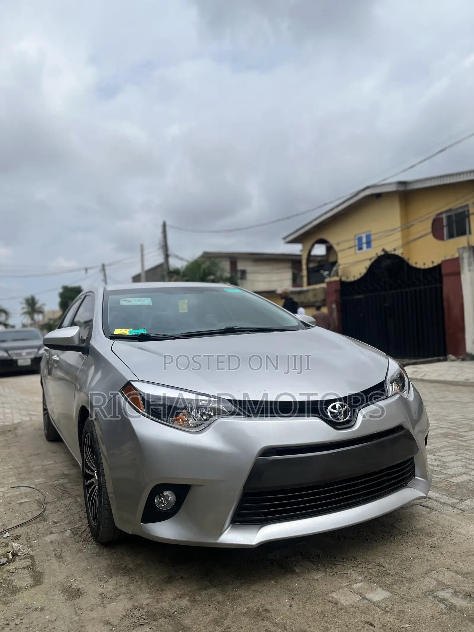 Toyota Corolla LE Premium 4dr Sedan (1.8L 4cyl CVT) 2016 Silver