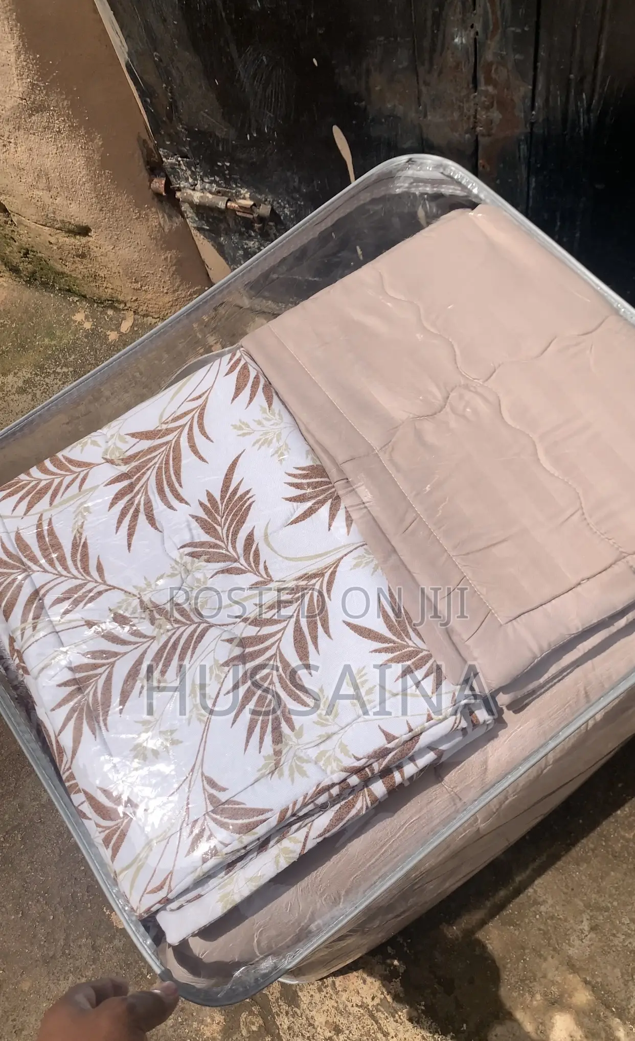 Duvet Set ,(Comes With 4padded Pillowcases, Bedsheet , Big Duvet