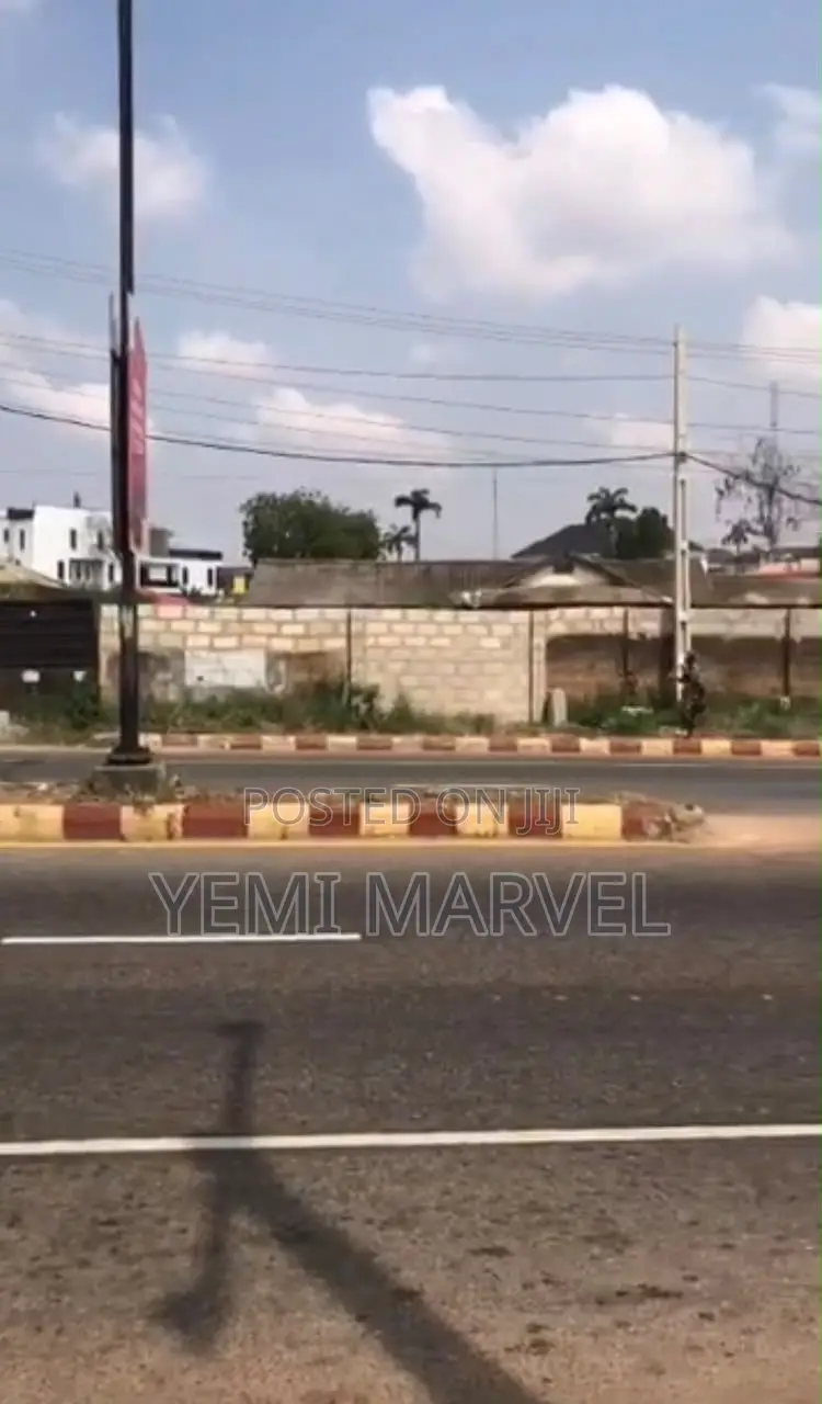 2437sqm of Commercial Land With C of O Along U.C.H / Gate Road, Ib