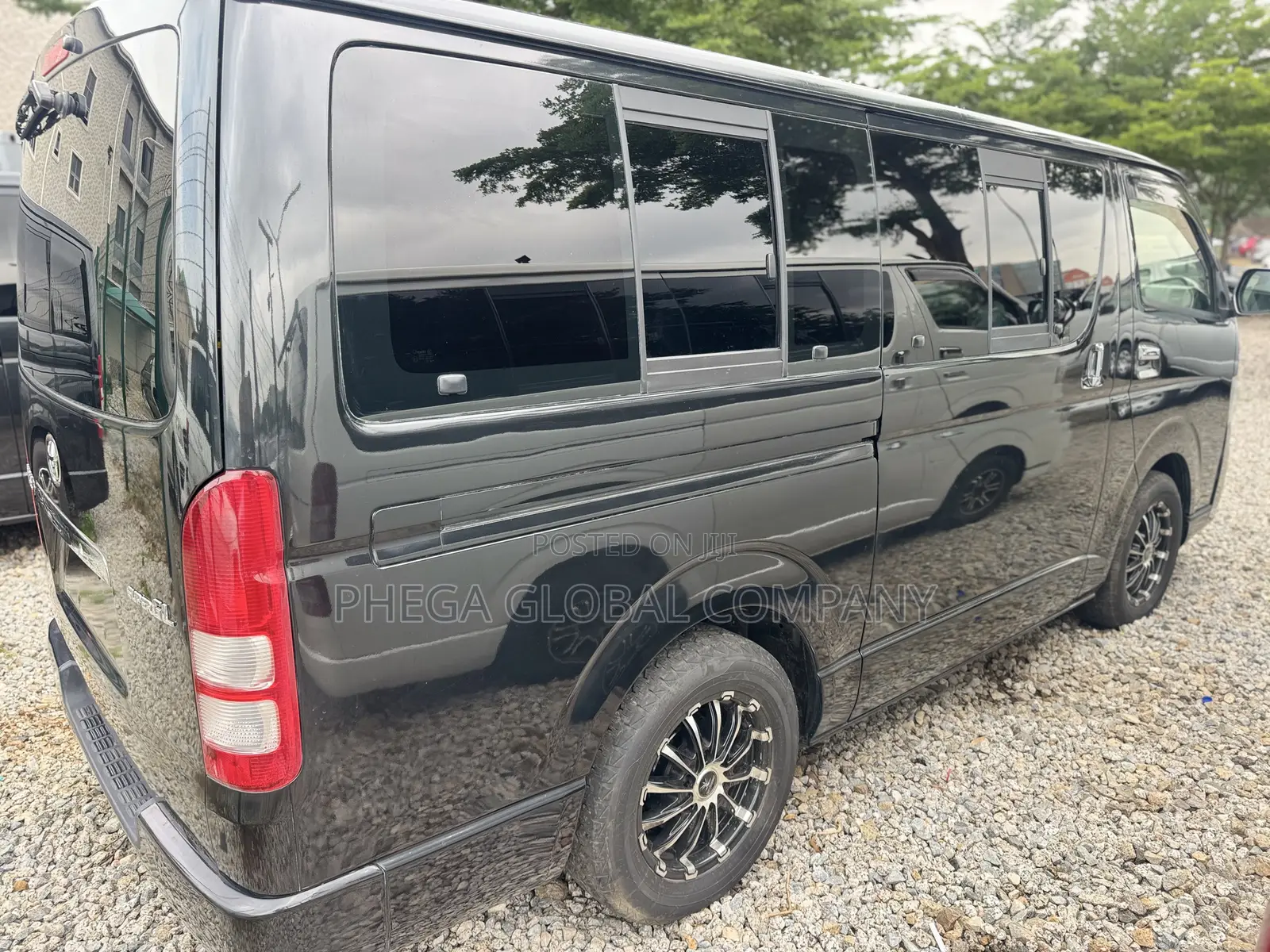 Toyota HiAce 2012 Black