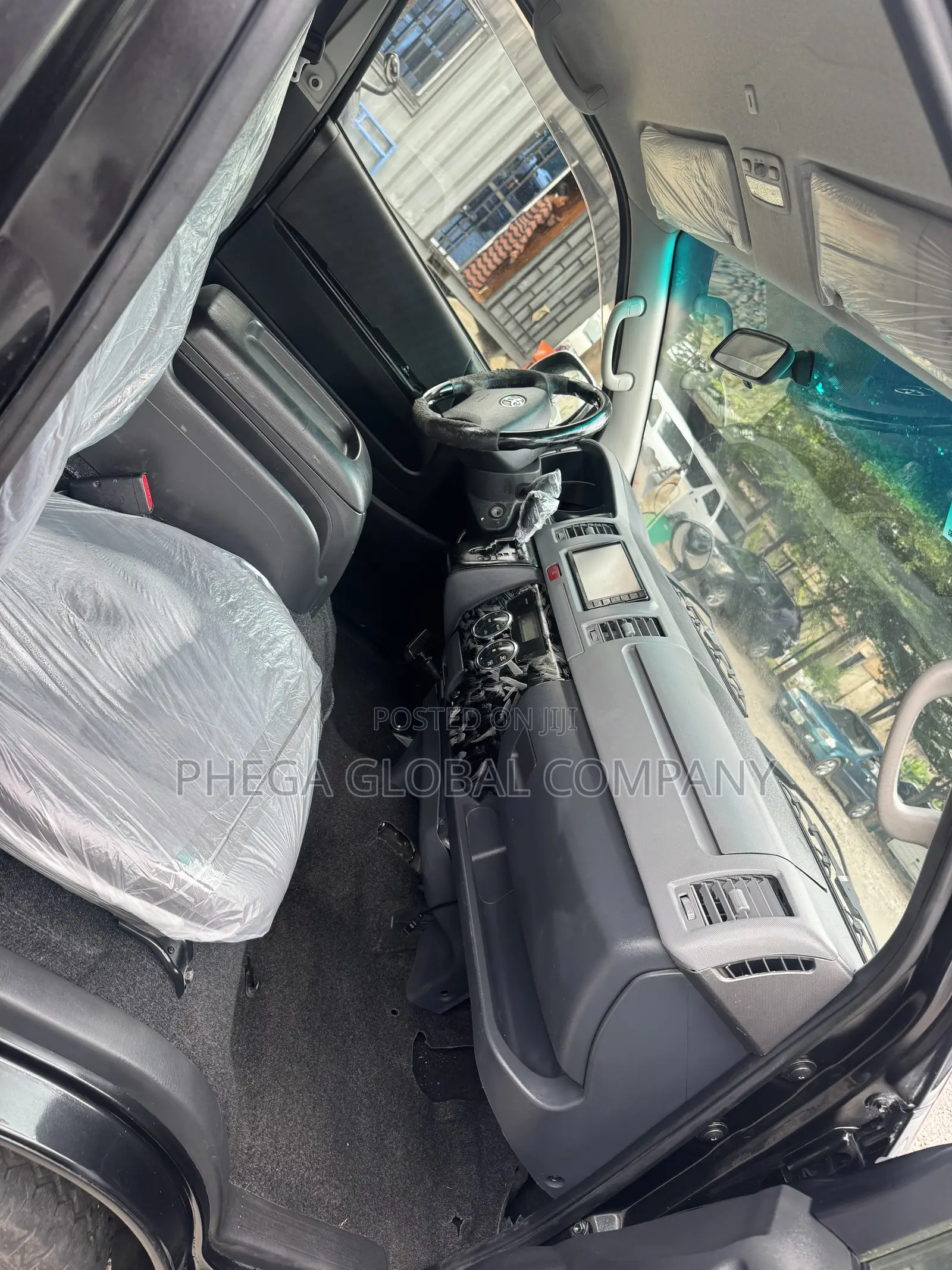 Toyota HiAce 2012 Black