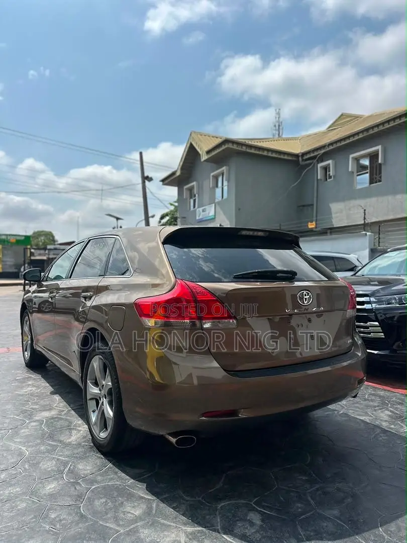 Toyota Venza V6 AWD 2010 Gold