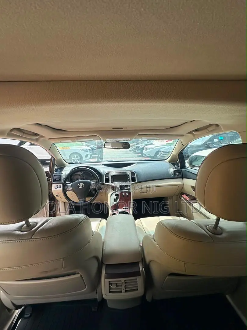 Toyota Venza V6 AWD 2010 Gold
