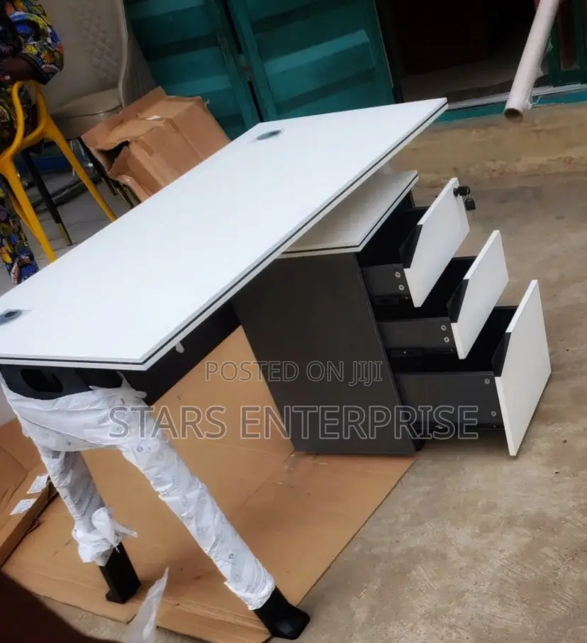 Office Table / Modern Office Desk
