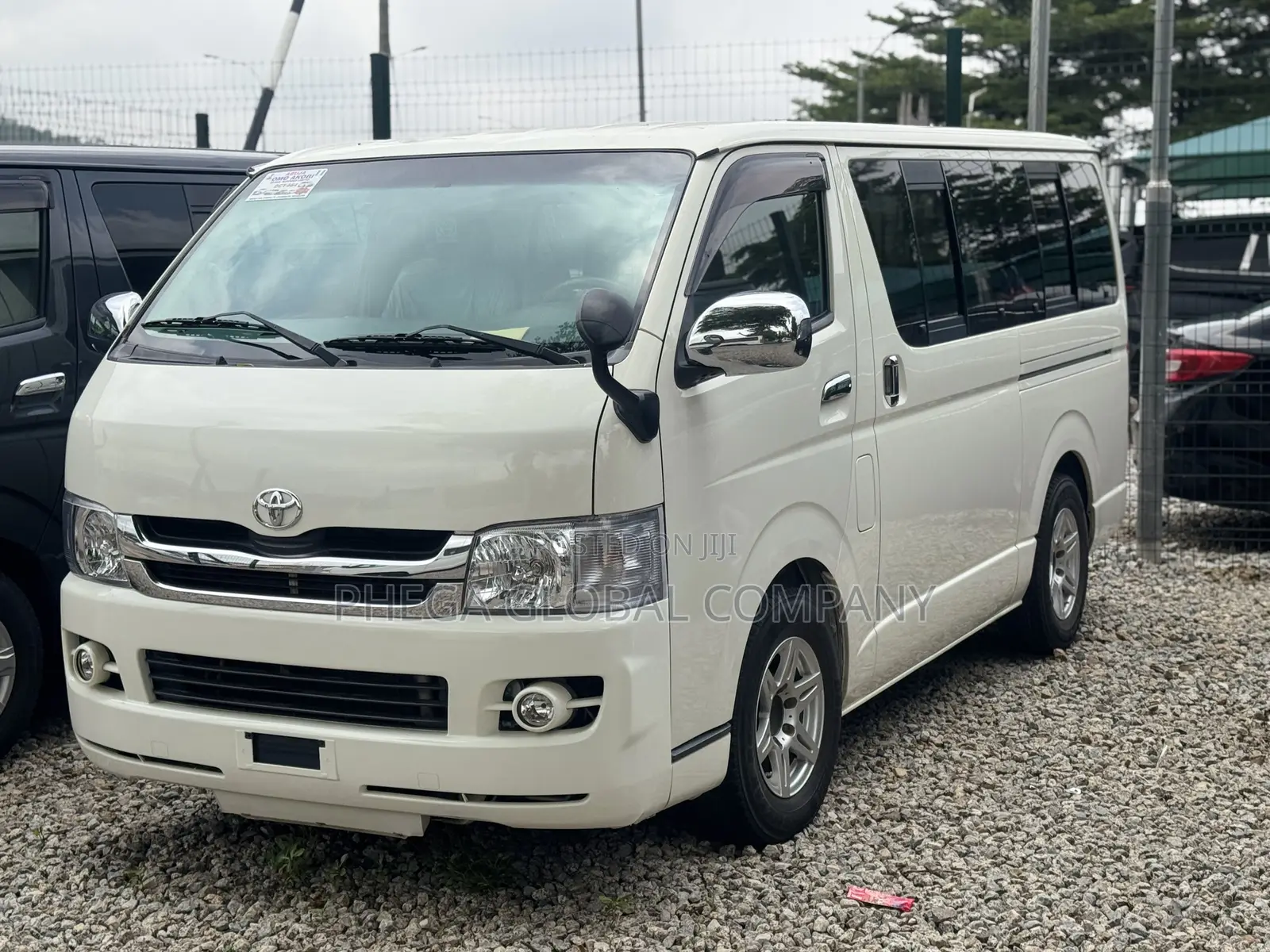 Toyota HiAce 2010 White