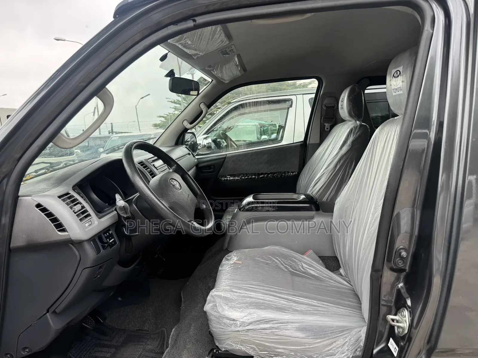 Toyota HiAce 2010 Black