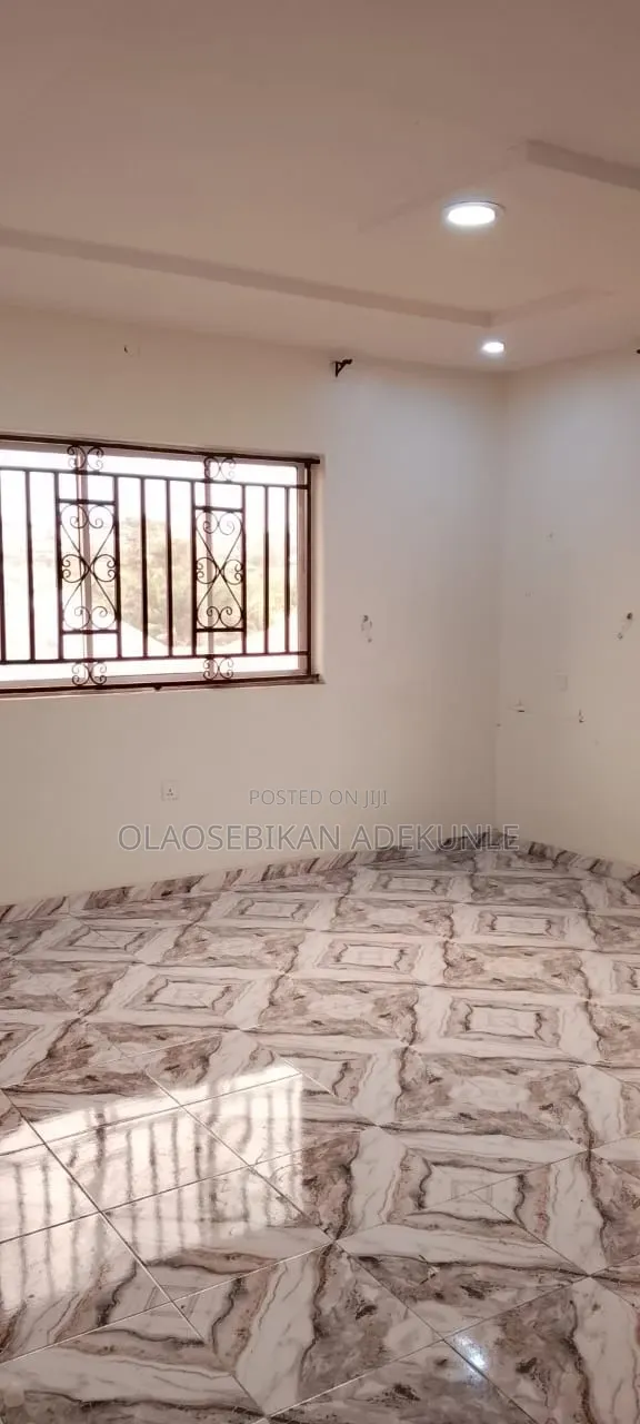 1bdrm Block of Flats in Tella Estate Akobo for rent