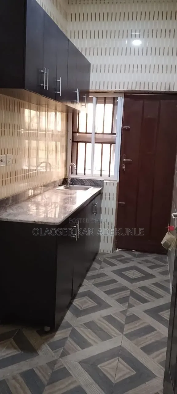 1bdrm Block of Flats in Tella Estate Akobo for rent