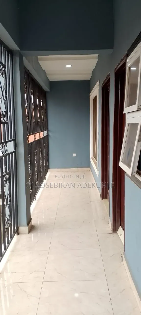 1bdrm Block of Flats in Tella Estate Akobo for rent