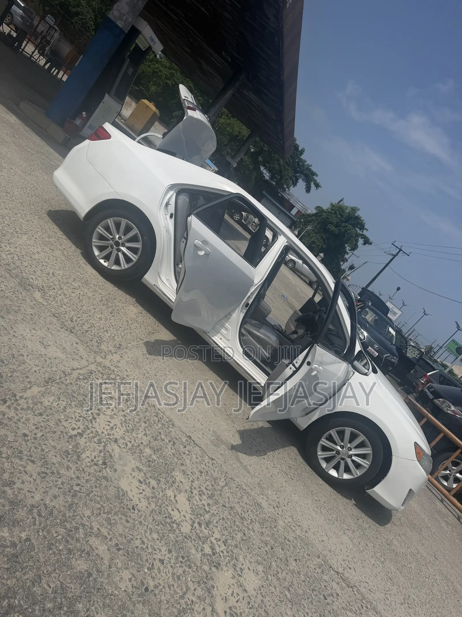 Toyota Camry XLE 4dr Sedan (2.5L 4cyl 6A) 2014 White