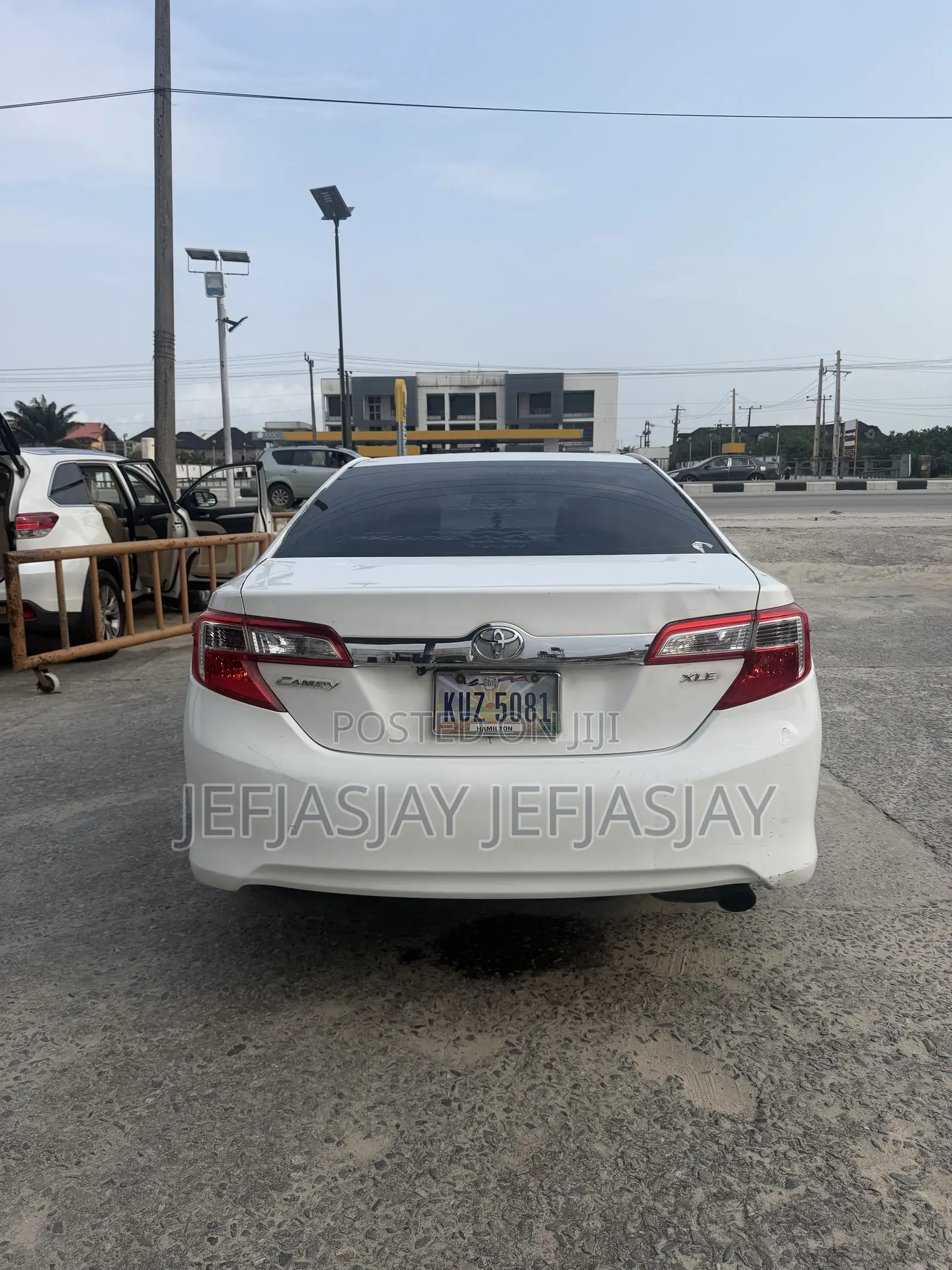 Toyota Camry XLE 4dr Sedan (2.5L 4cyl 6A) 2014 White